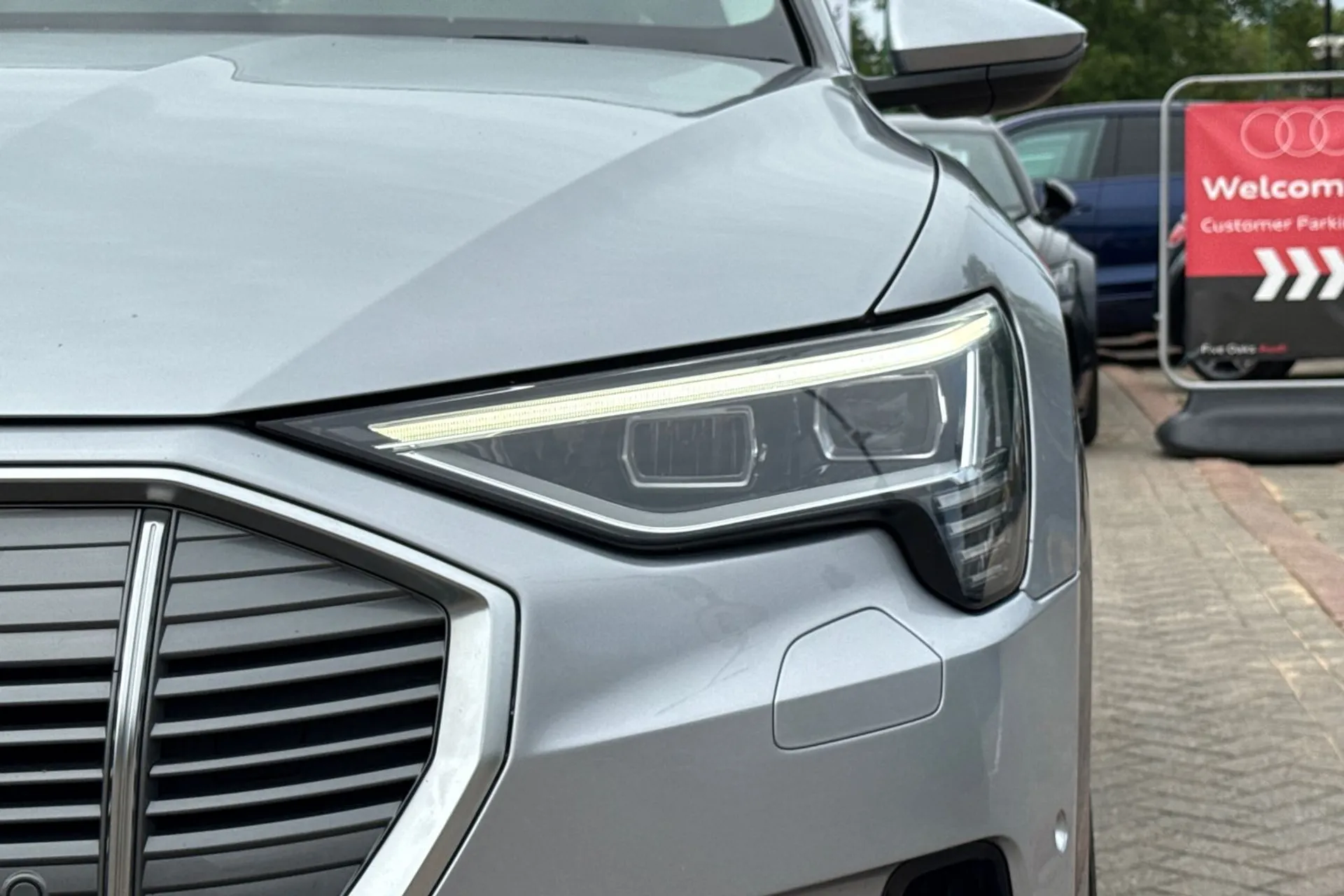 Audi e-tron thumbnail image number 53