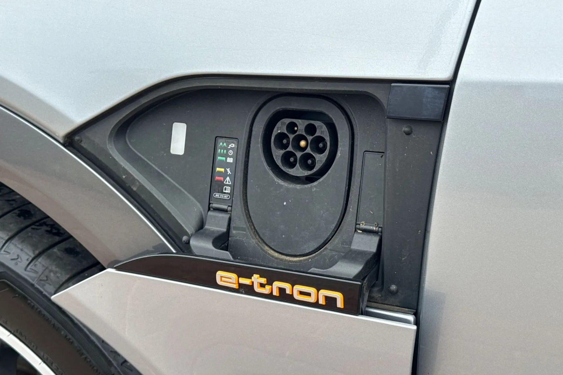 Audi e-tron thumbnail image number 52