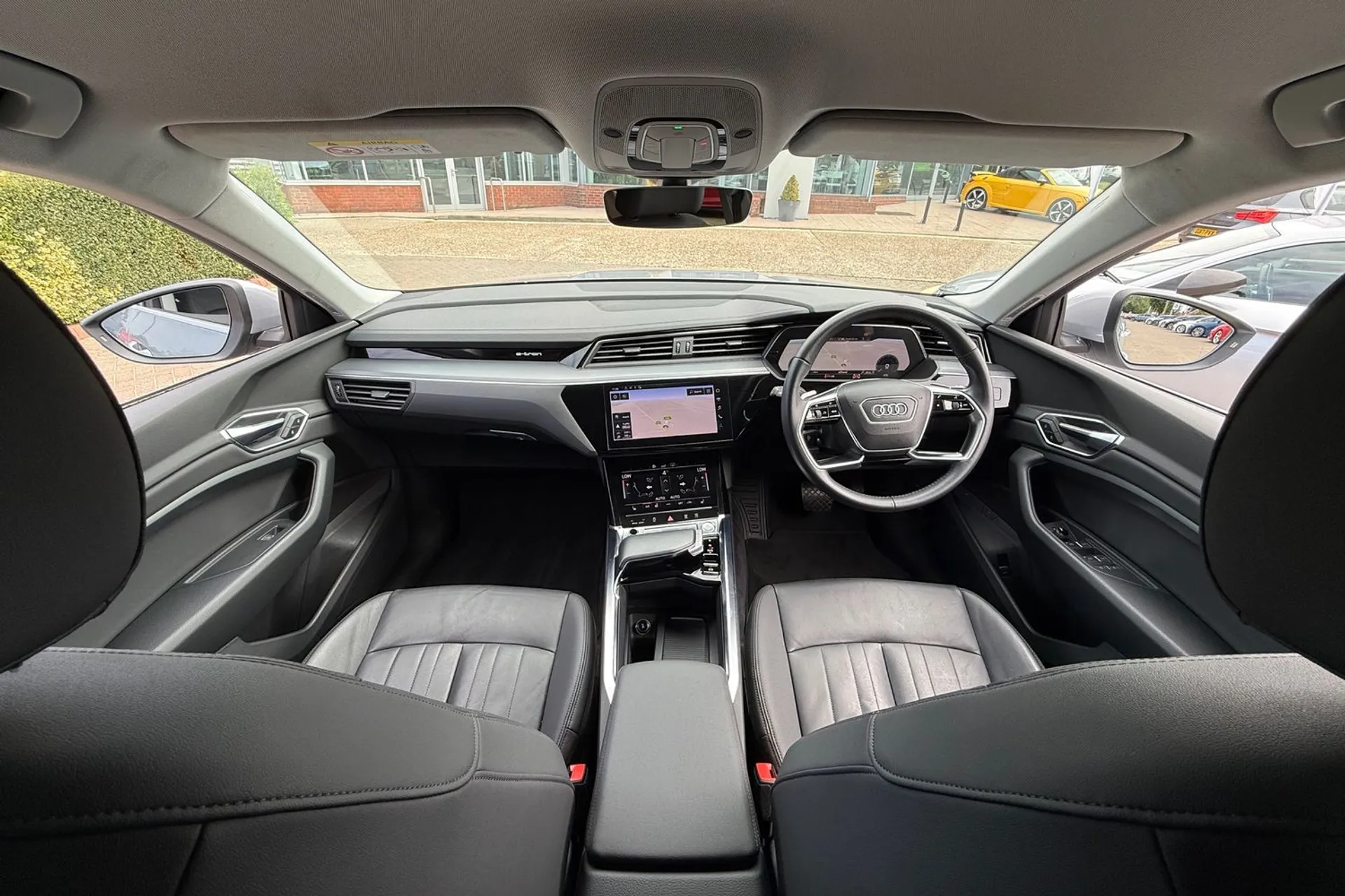Audi e-tron thumbnail image number 3