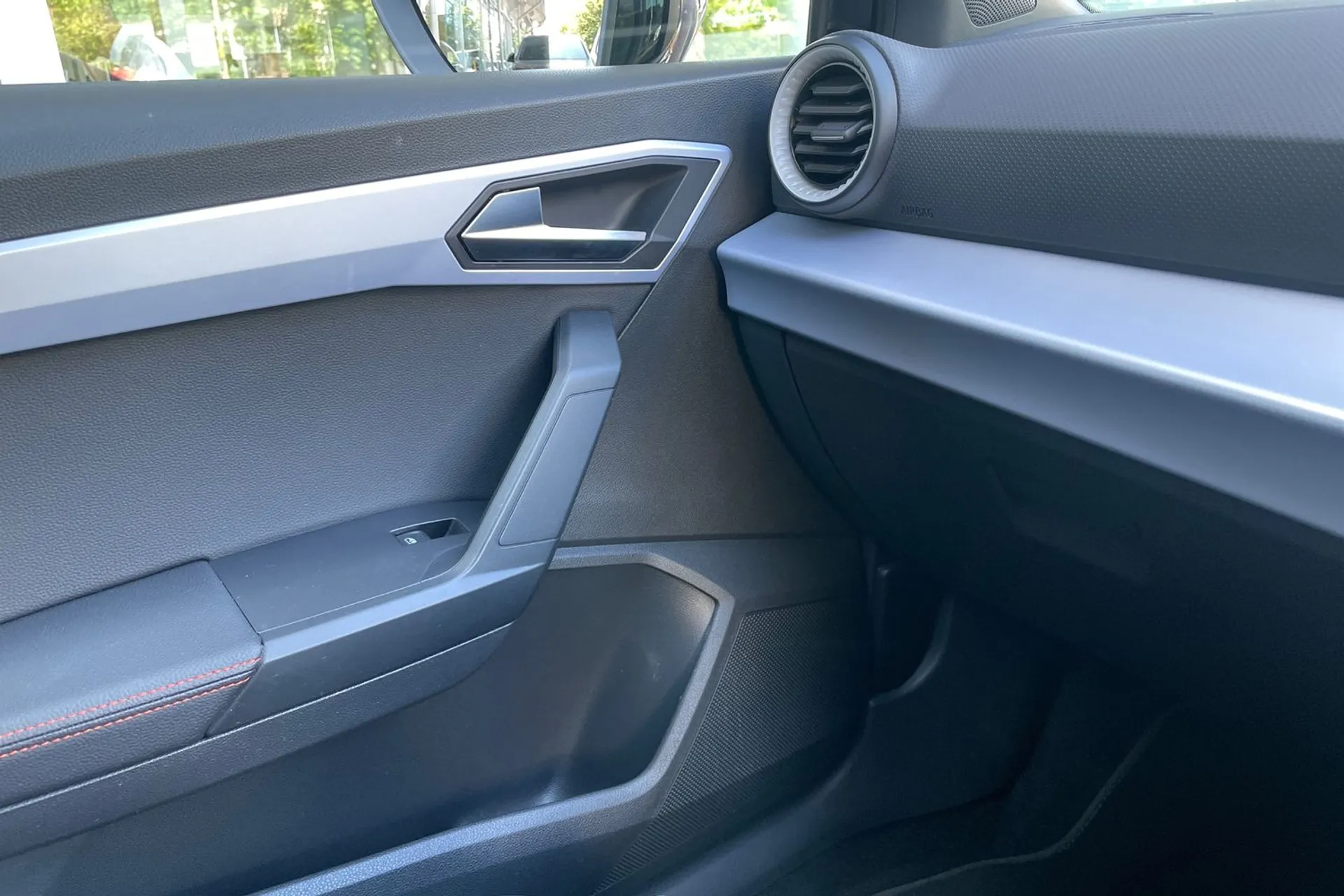 SEAT IBIZA thumbnail image number 39