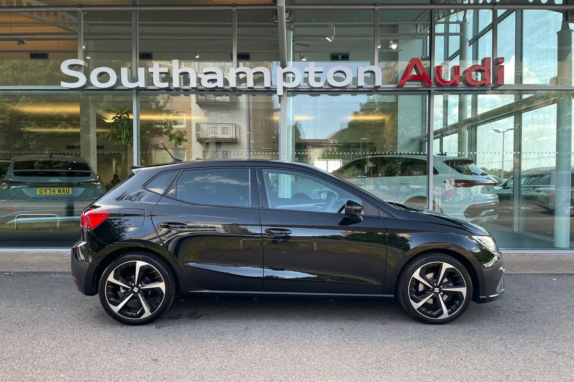 SEAT IBIZA thumbnail image number 2