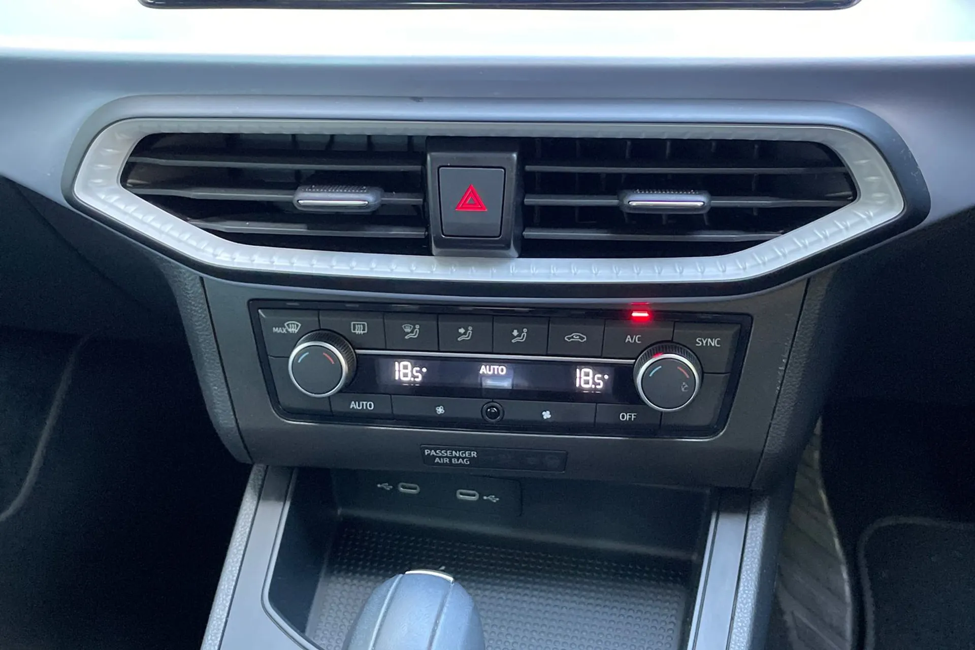 SEAT IBIZA thumbnail image number 38