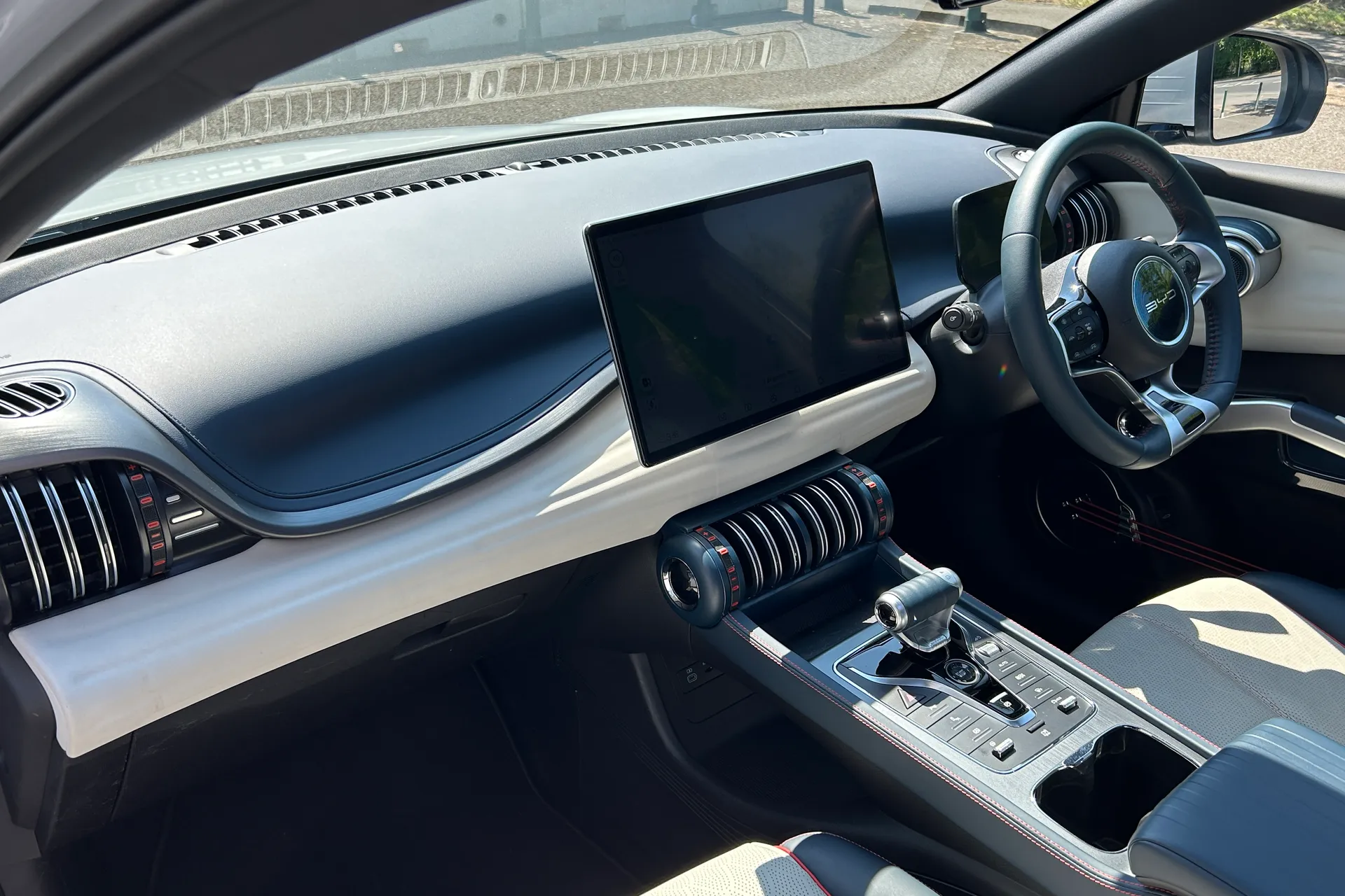 BYD ATTO 3 thumbnail image number 17