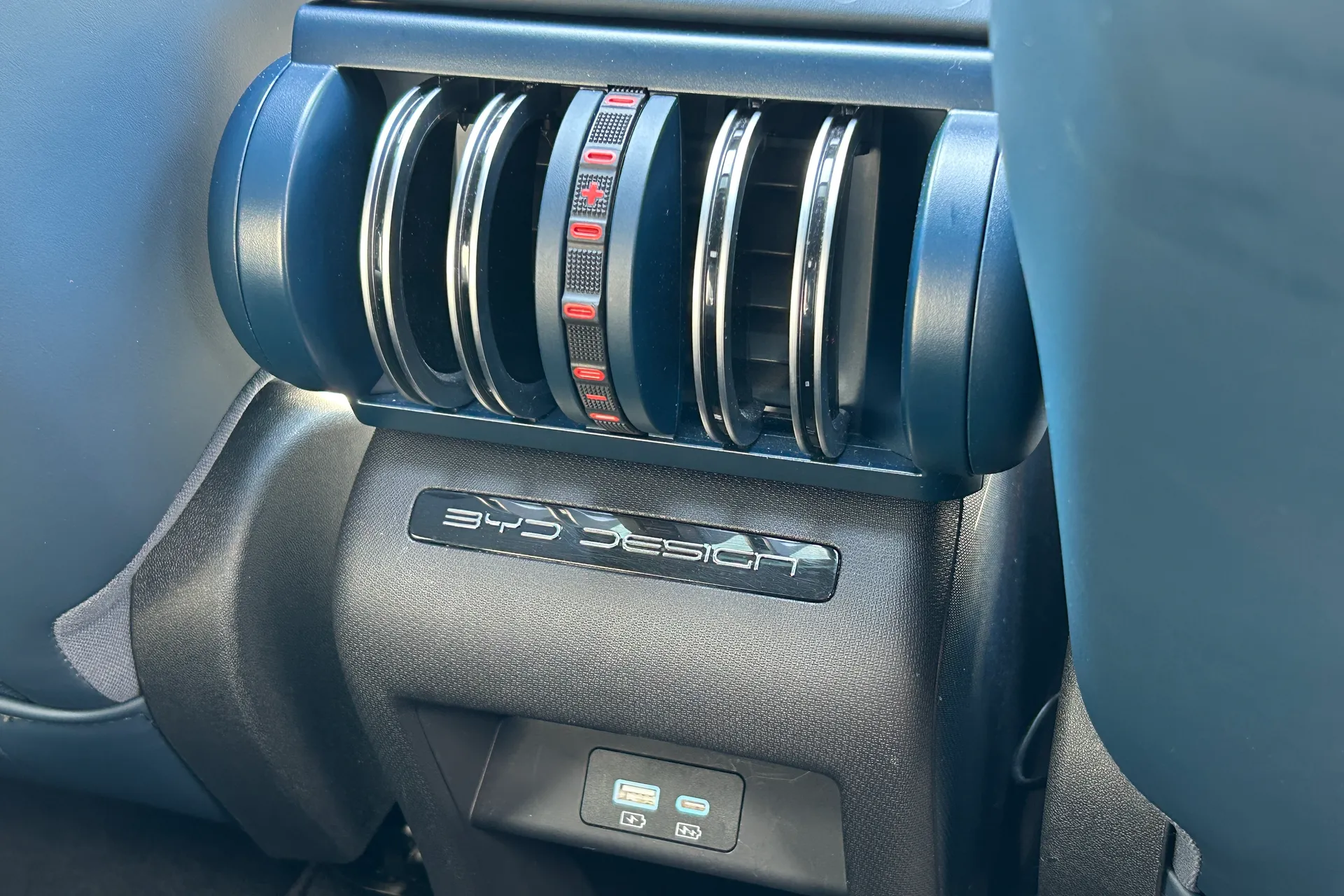 BYD ATTO 3 thumbnail image number 32