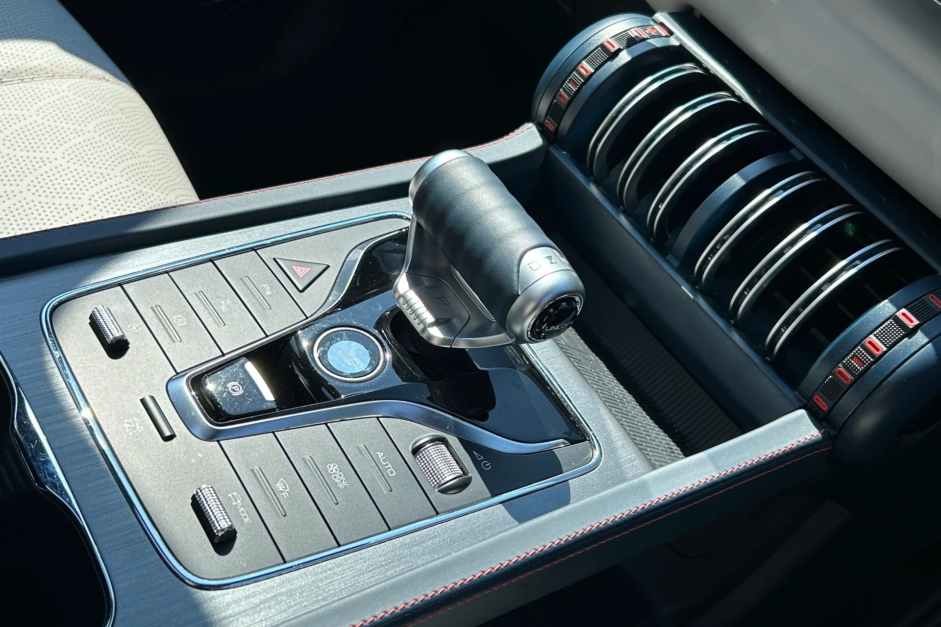 BYD ATTO 3 thumbnail image number 38