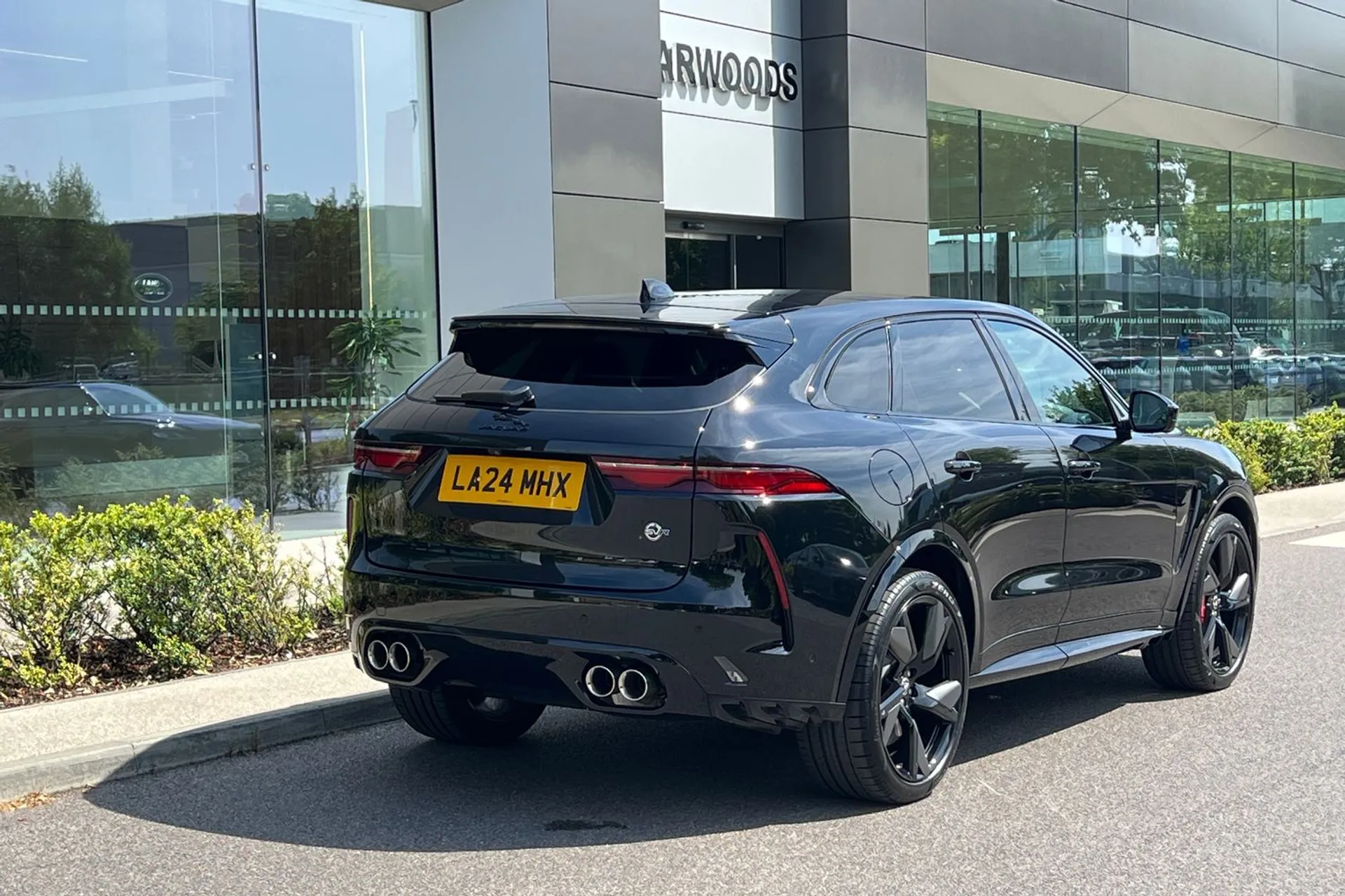Jaguar F-PACE thumbnail image number 12