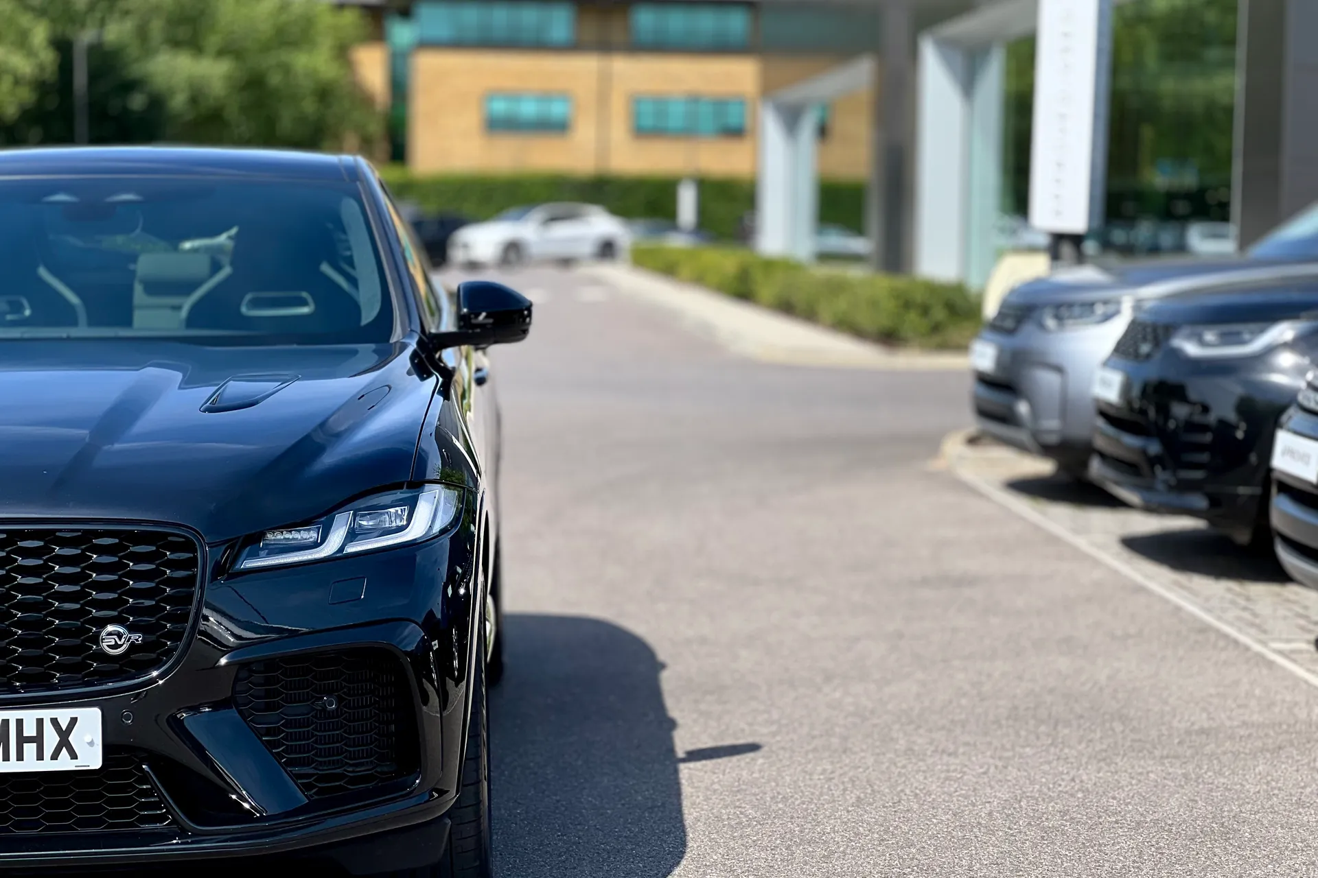 Jaguar F-PACE thumbnail image number 24
