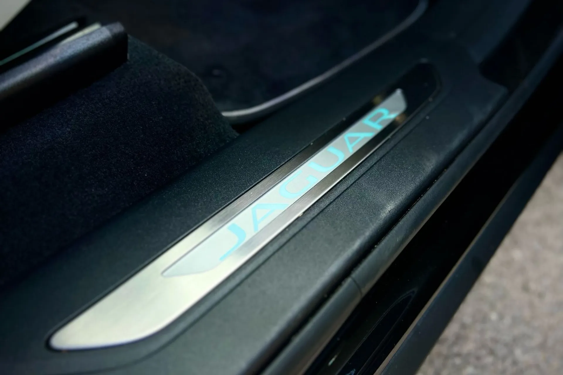Jaguar F-PACE thumbnail image number 59