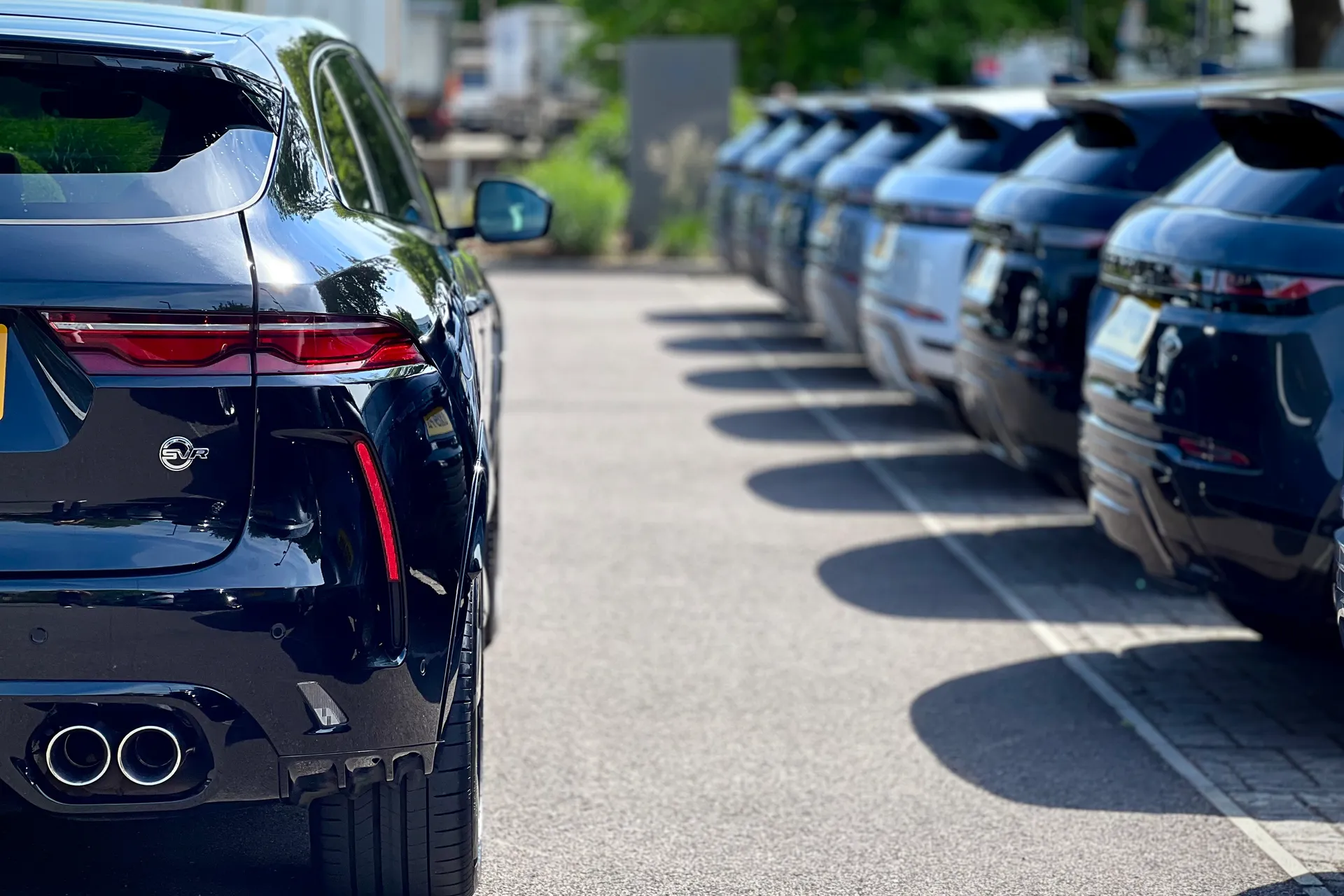Jaguar F-PACE thumbnail image number 16