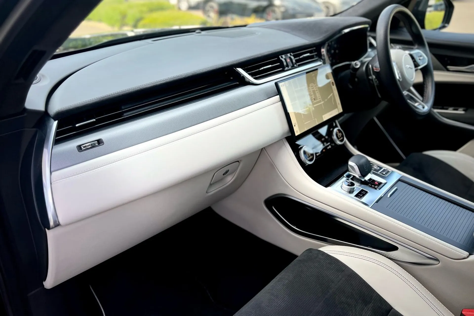 Jaguar F-PACE thumbnail image number 58