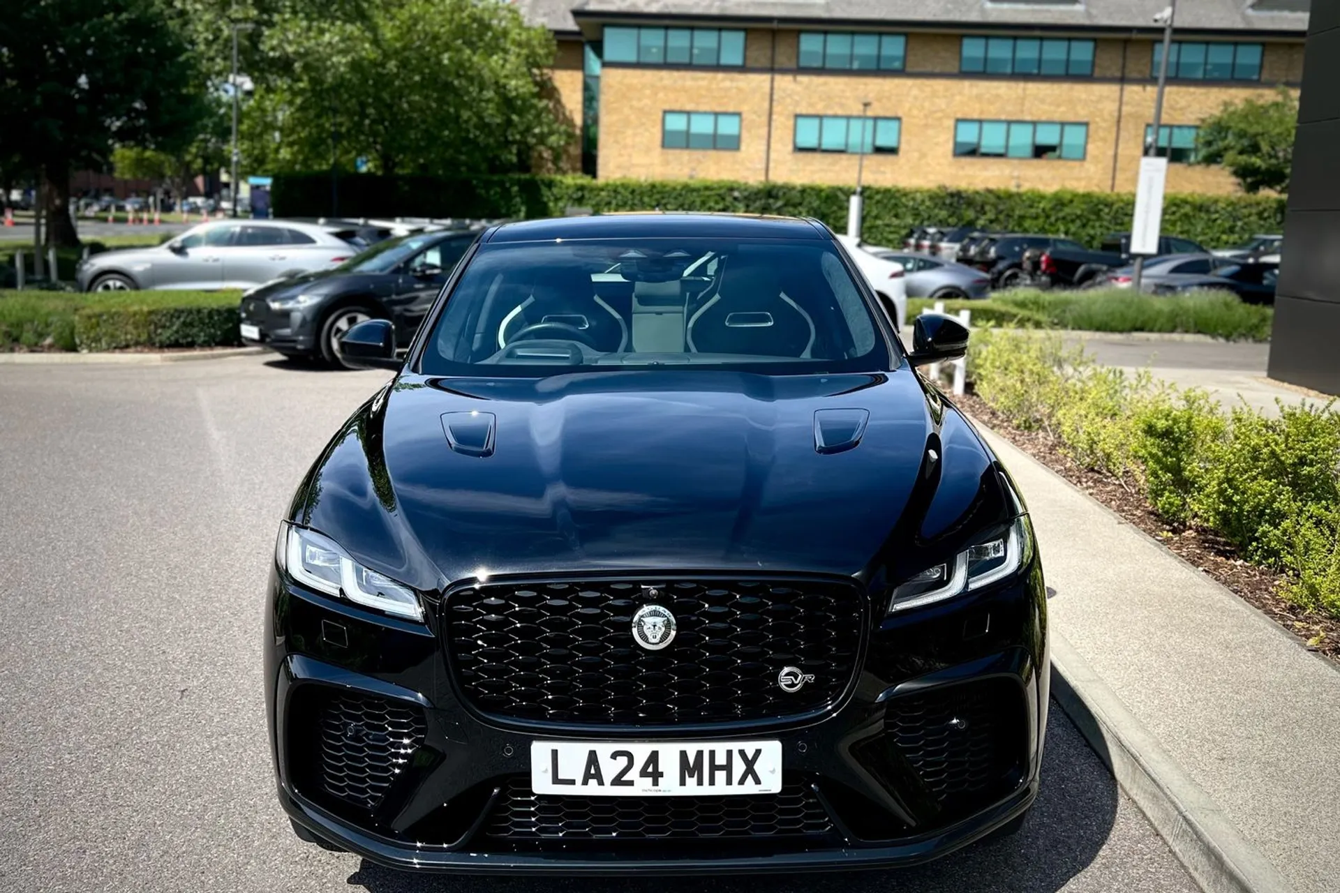 Jaguar F-PACE thumbnail image number 23