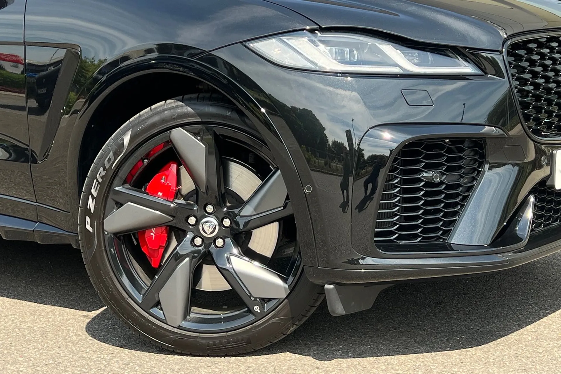 Jaguar F-PACE thumbnail image number 10