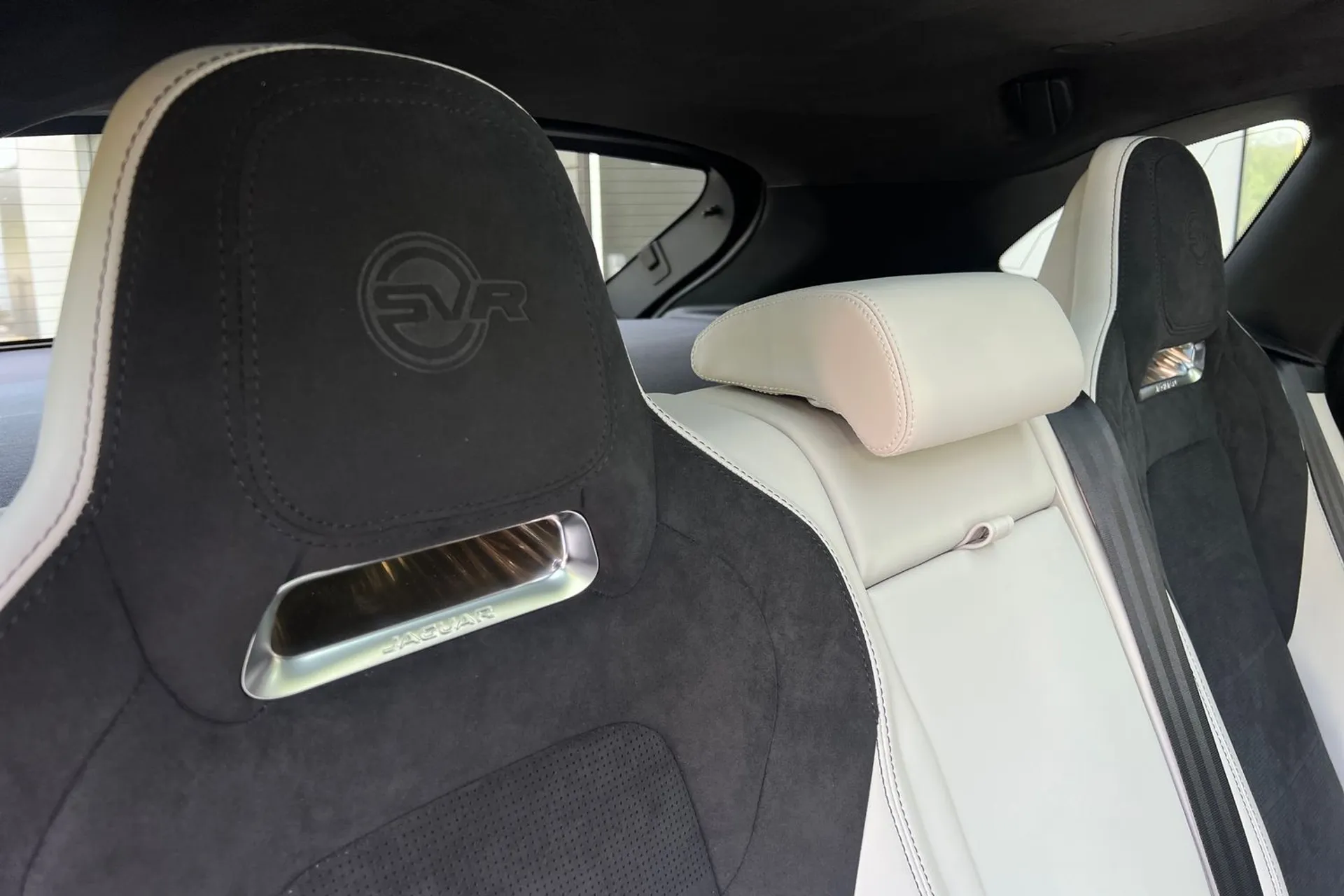 Jaguar F-PACE thumbnail image number 44