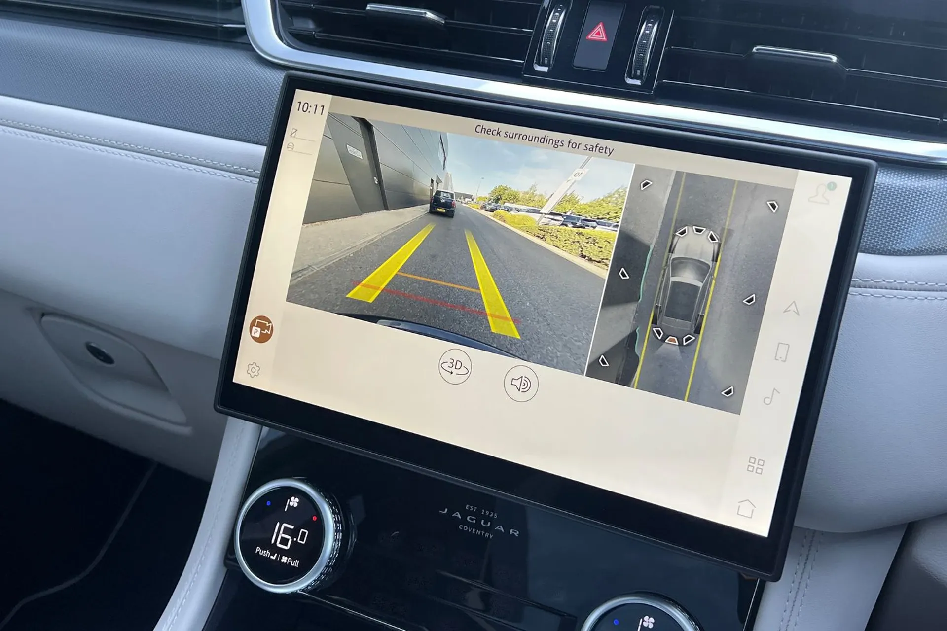 Jaguar F-PACE thumbnail image number 5
