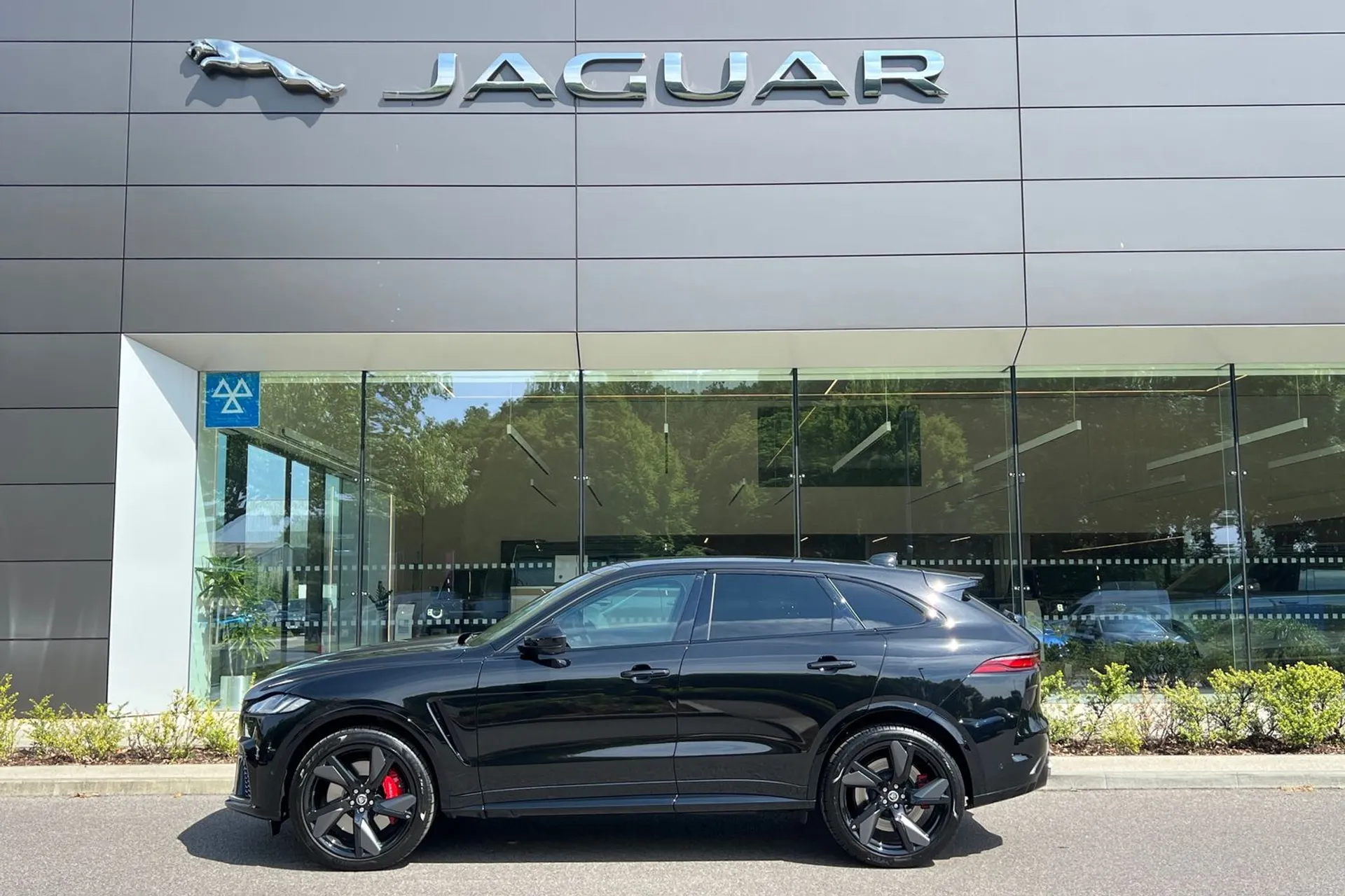 Jaguar F-PACE thumbnail image number 8