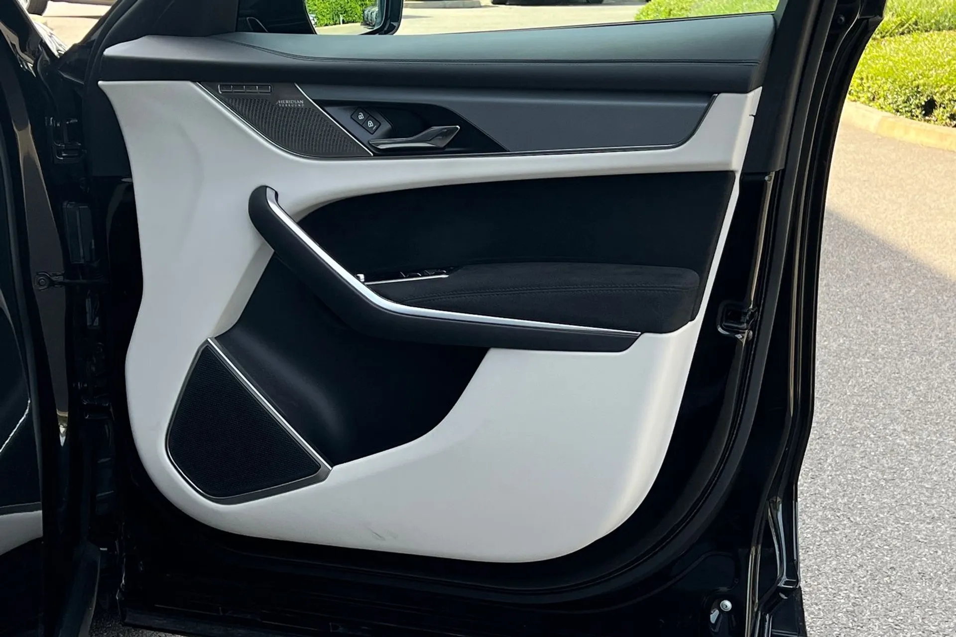 Jaguar F-PACE thumbnail image number 66