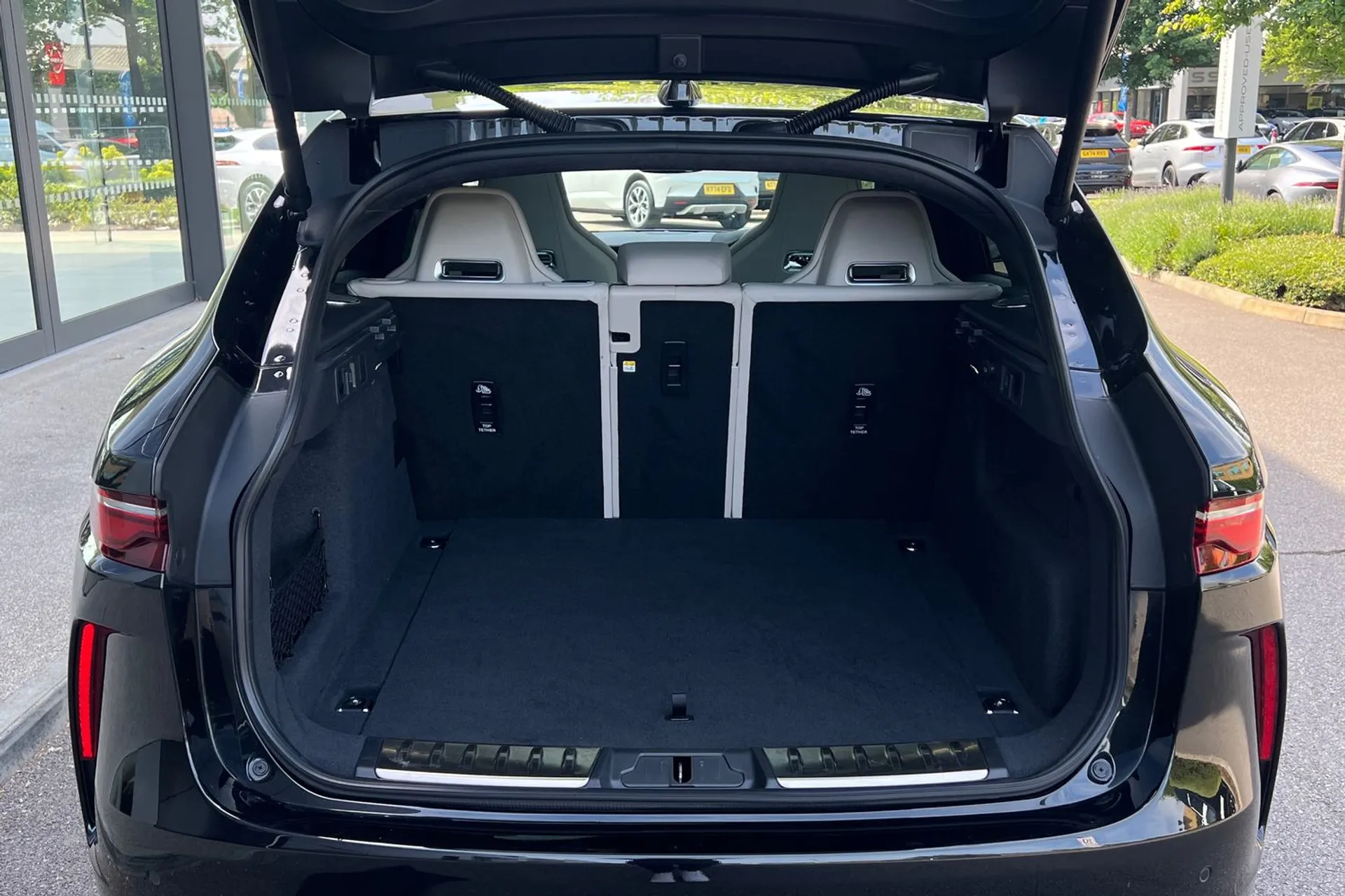 Jaguar F-PACE thumbnail image number 42