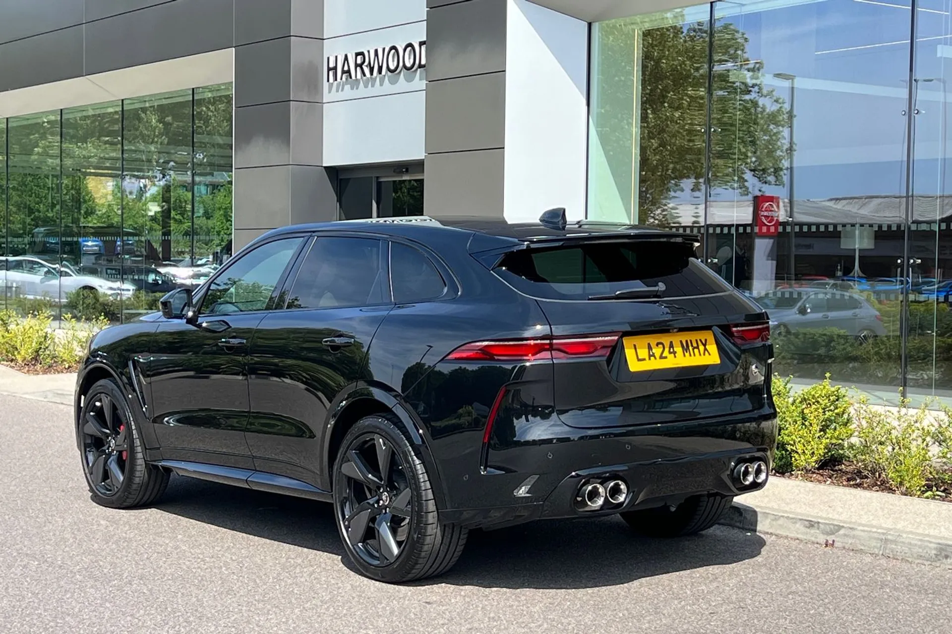 Jaguar F-PACE thumbnail image number 18