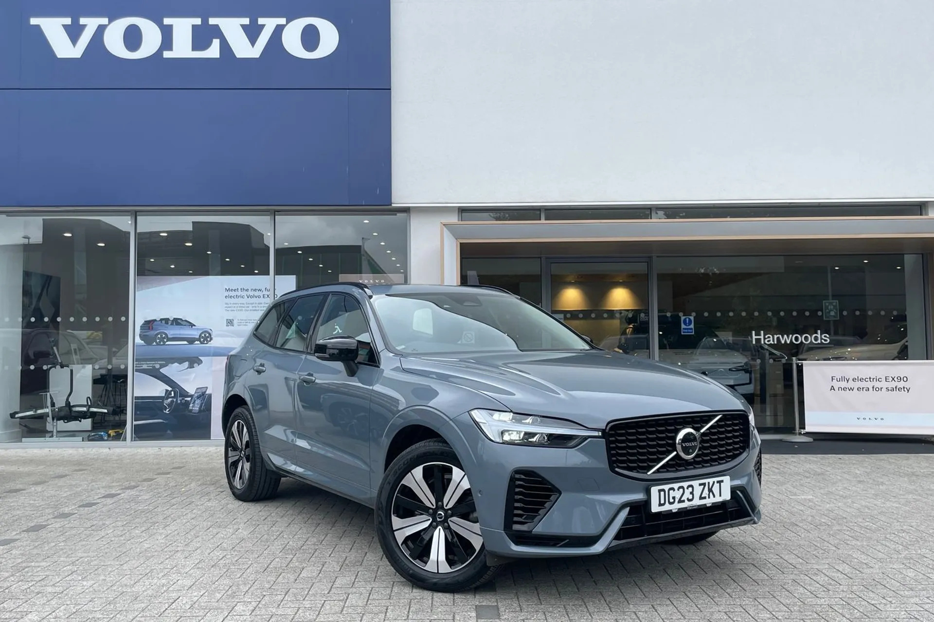 Volvo XC60 focused image