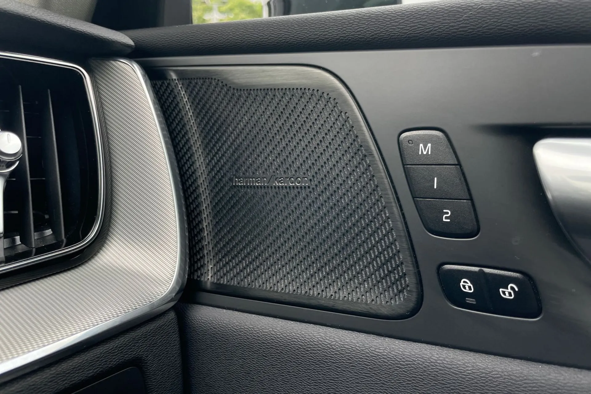 Volvo XC60 thumbnail image number 43