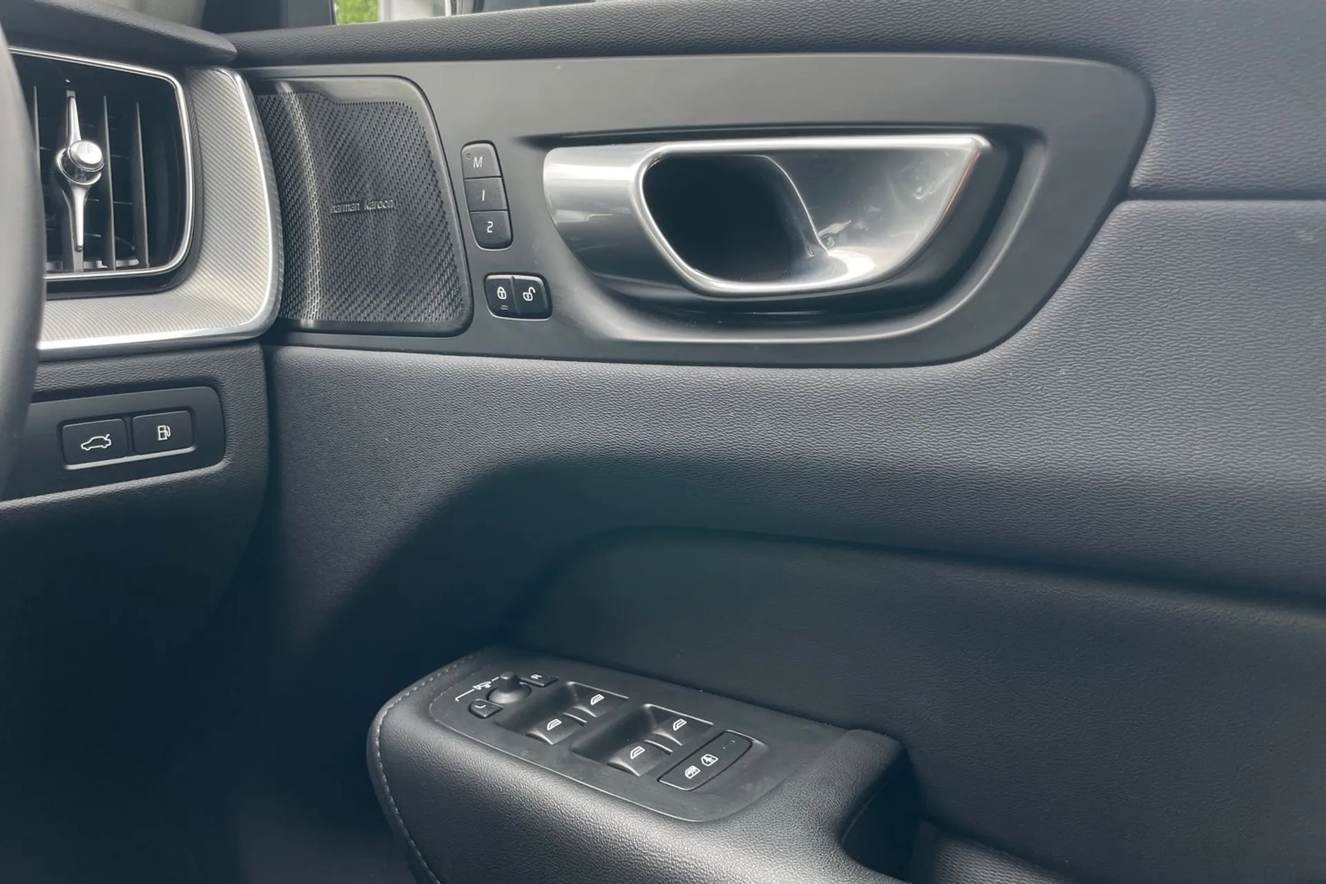 Volvo XC60 thumbnail image number 42