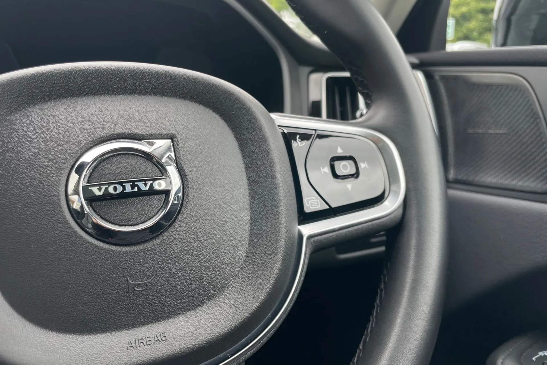 Volvo XC60 thumbnail image number 36