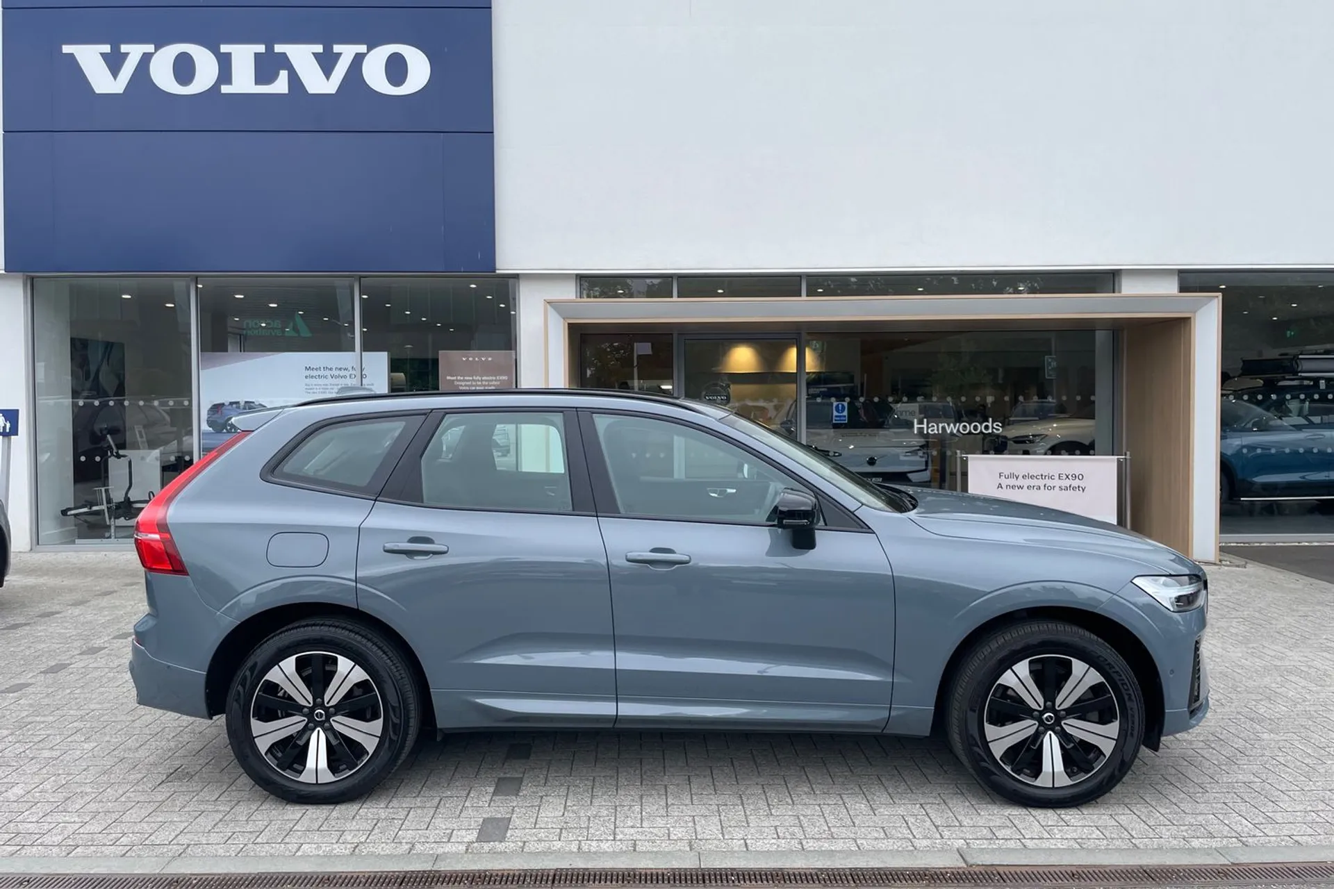 Volvo XC60 thumbnail image number 2