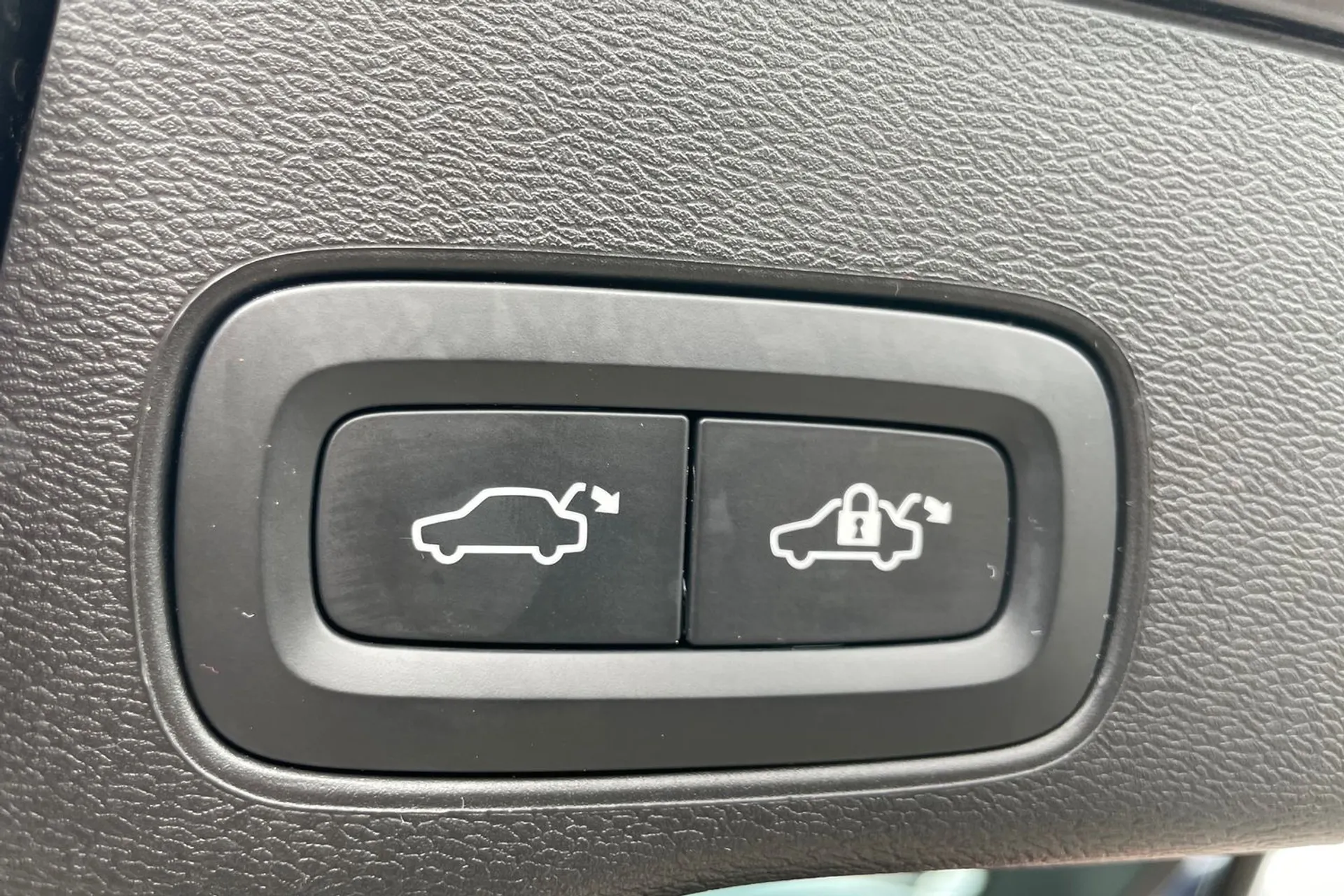 Volvo XC60 thumbnail image number 20