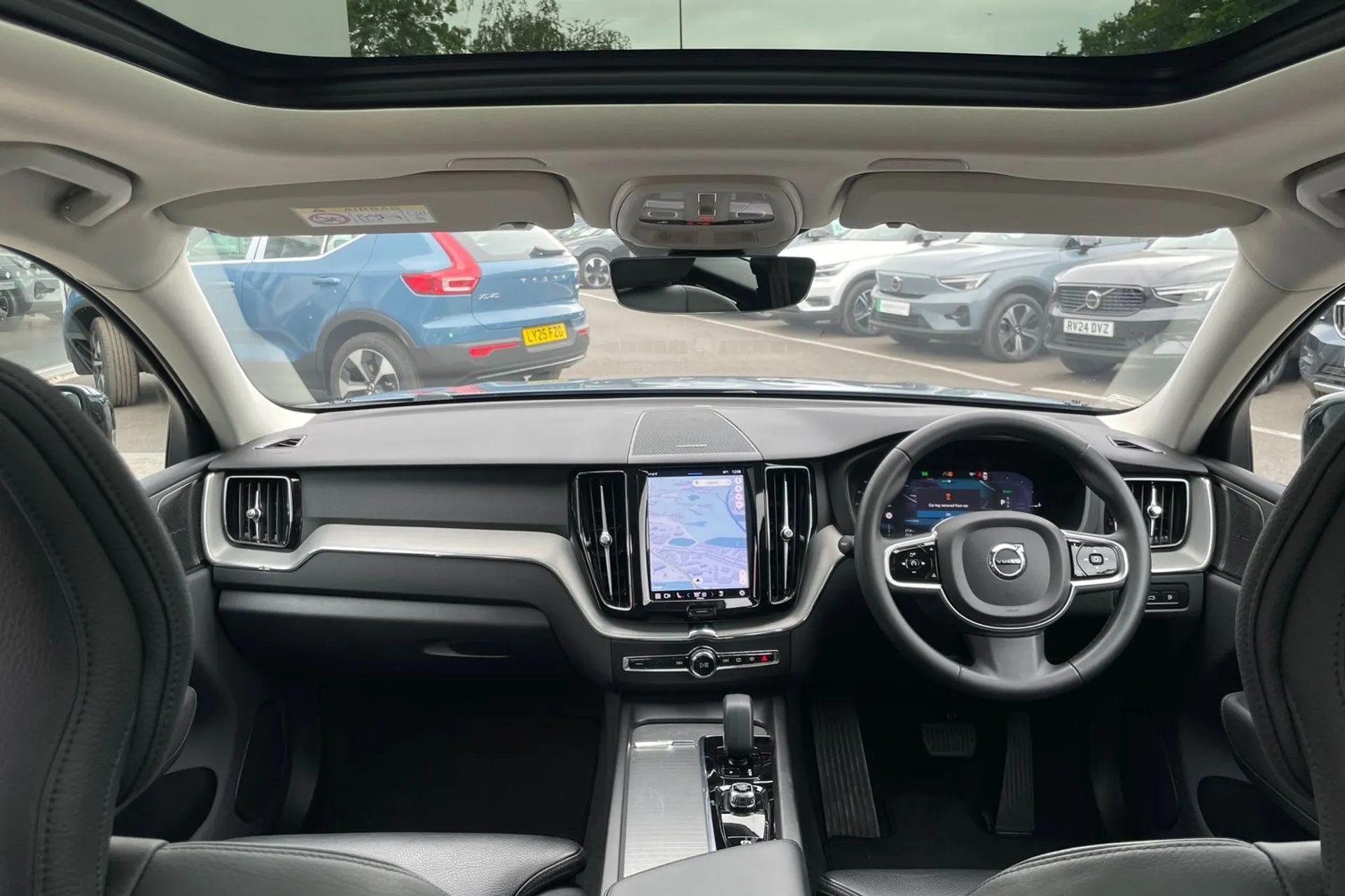 Volvo XC60 thumbnail image number 3