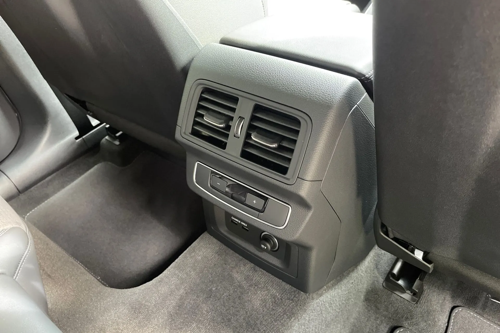 Audi Q5 thumbnail image number 46