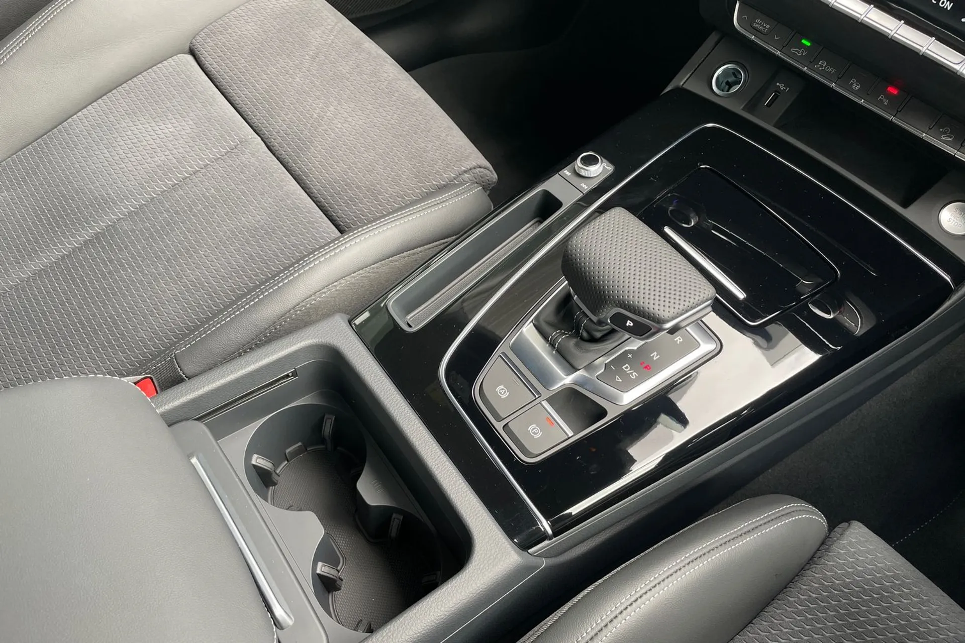 Audi Q5 thumbnail image number 40