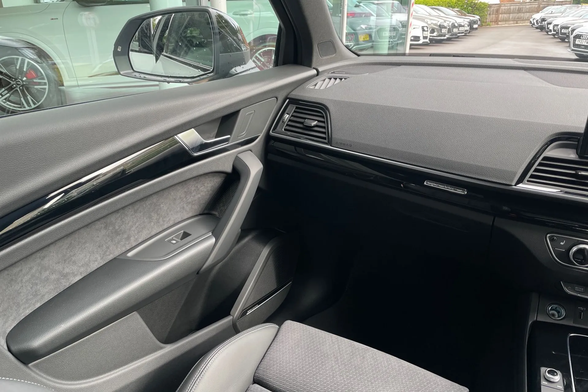 Audi Q5 thumbnail image number 31