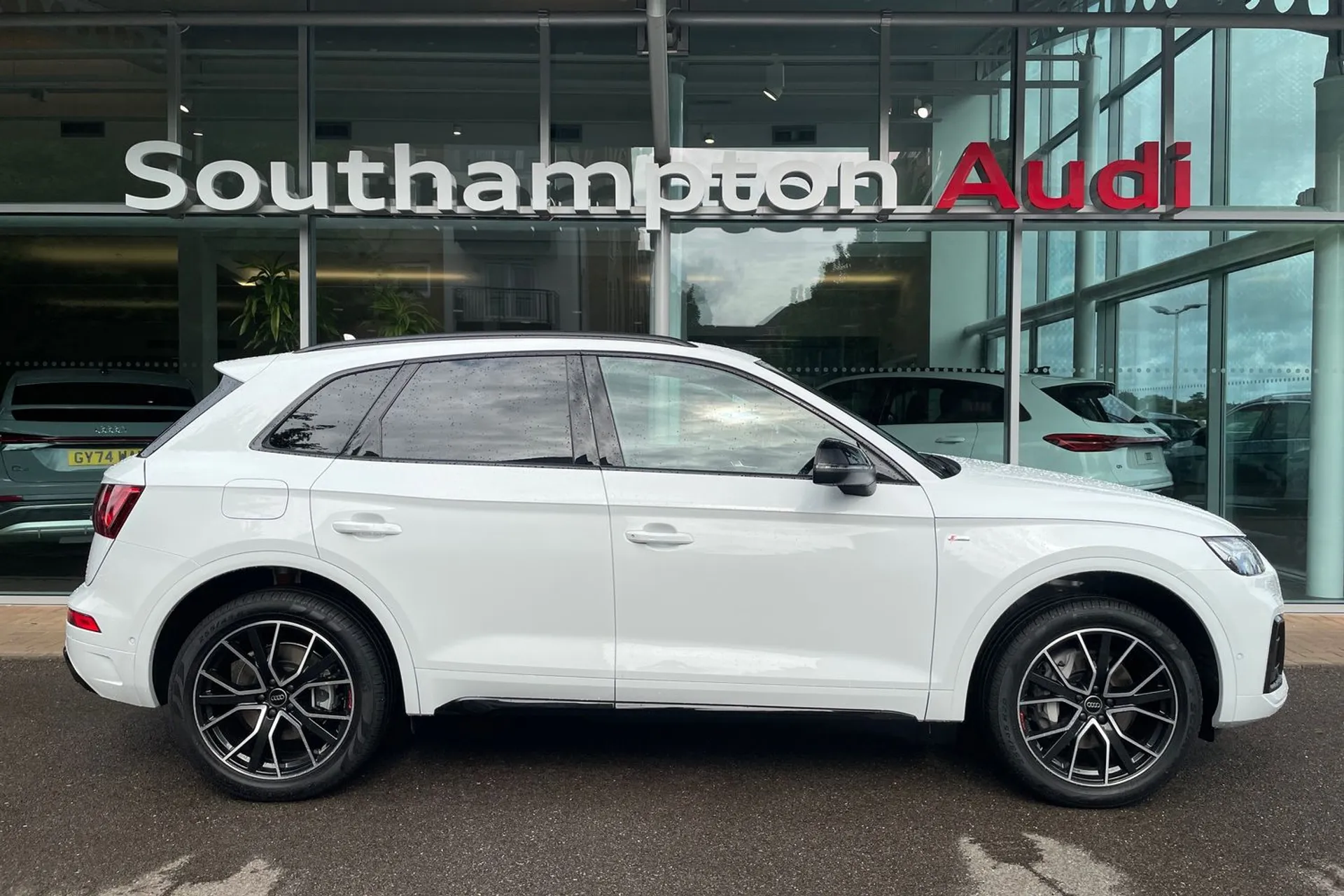 Audi Q5 thumbnail image number 2