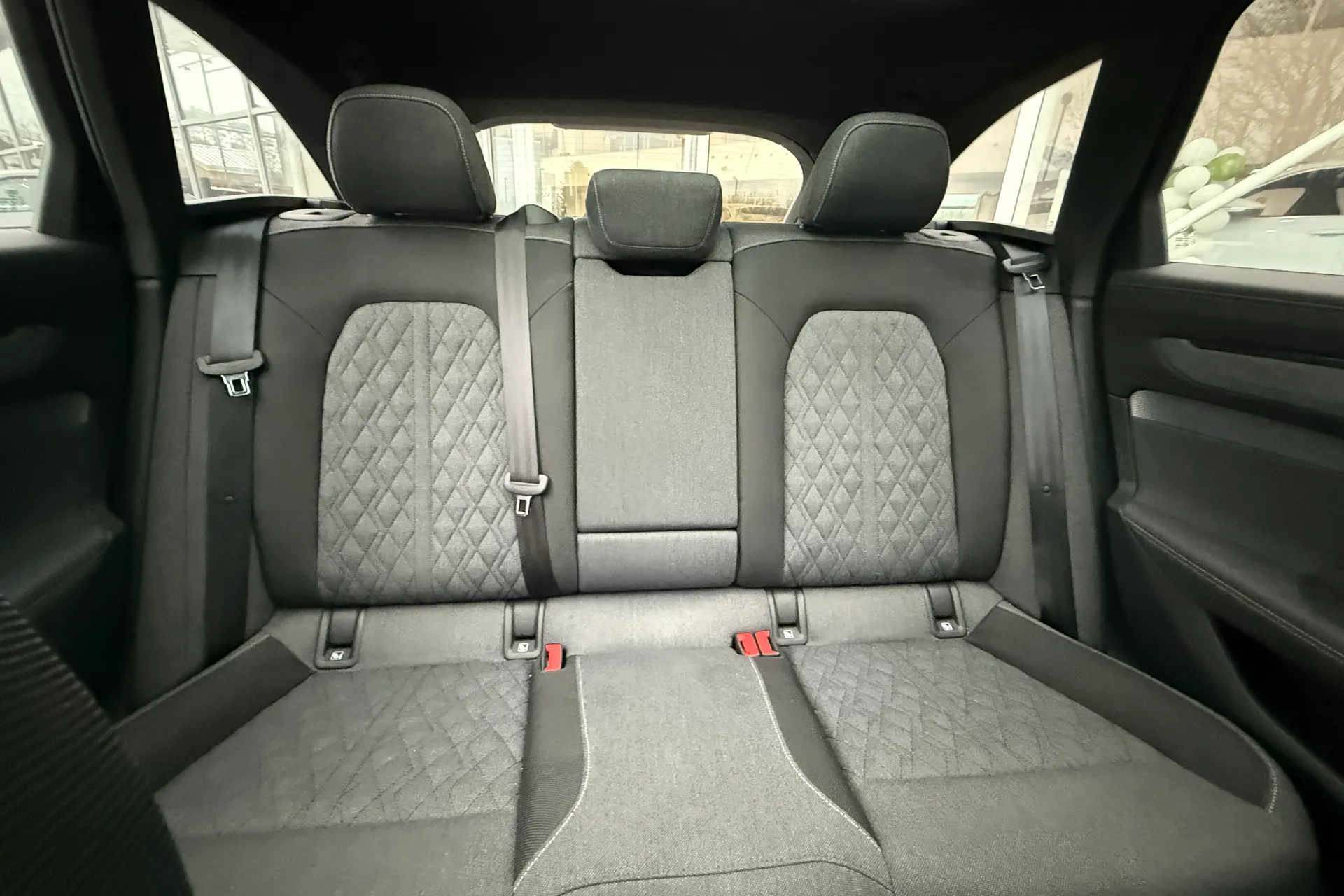 Audi A6 thumbnail image number 19