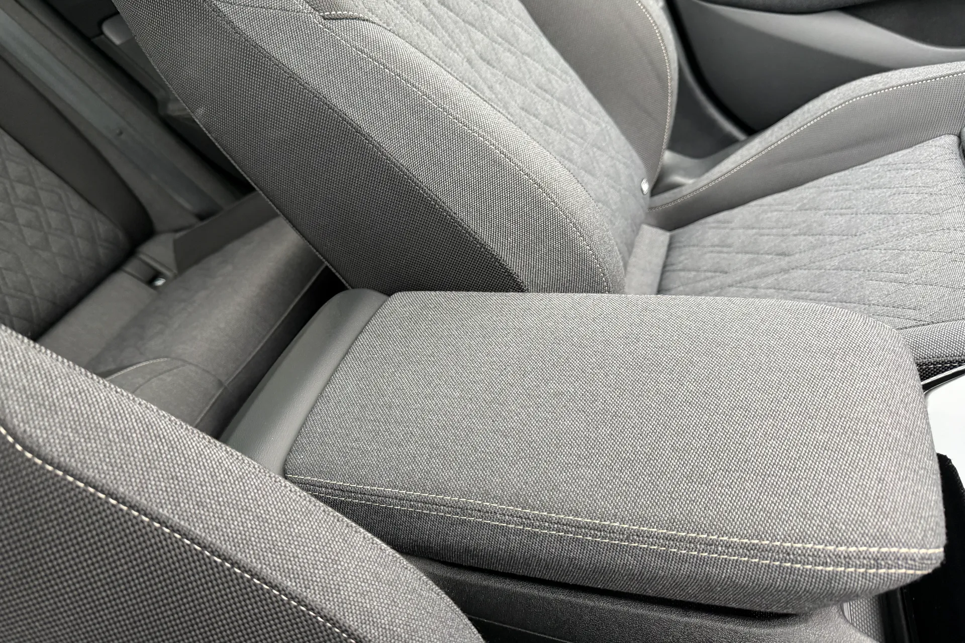 Audi A6 thumbnail image number 18