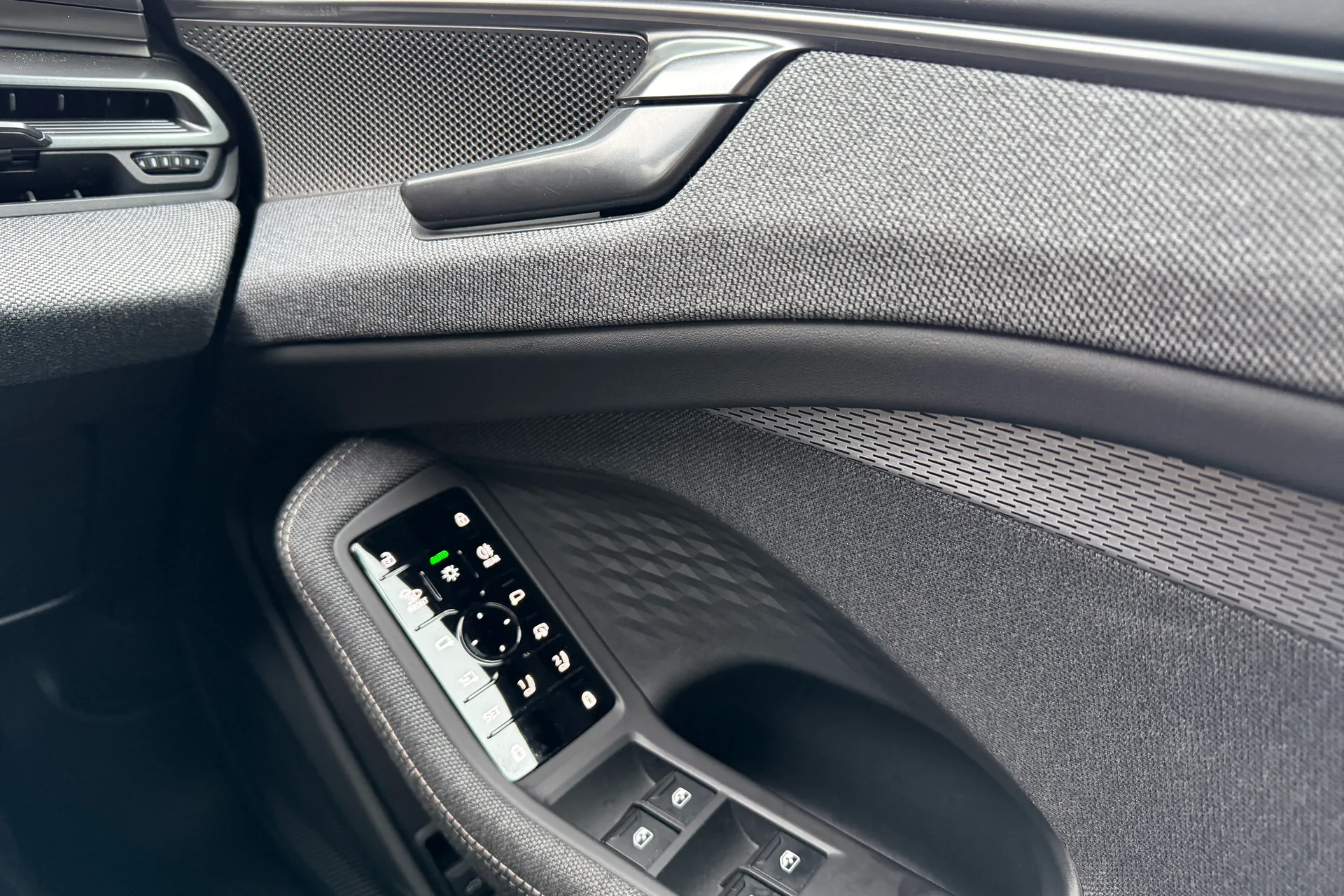 Audi A6 thumbnail image number 16