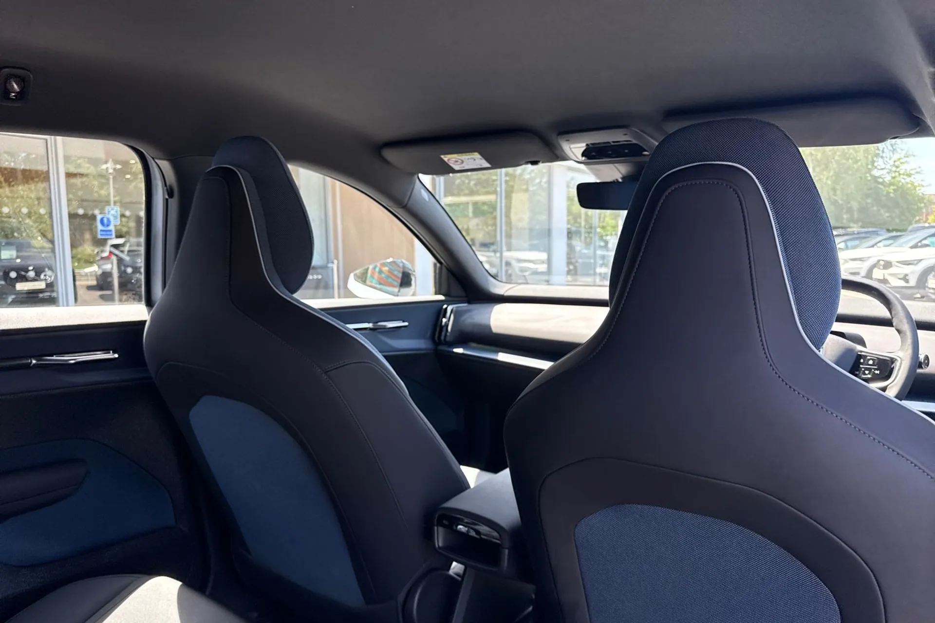 Volvo EX30 thumbnail image number 24