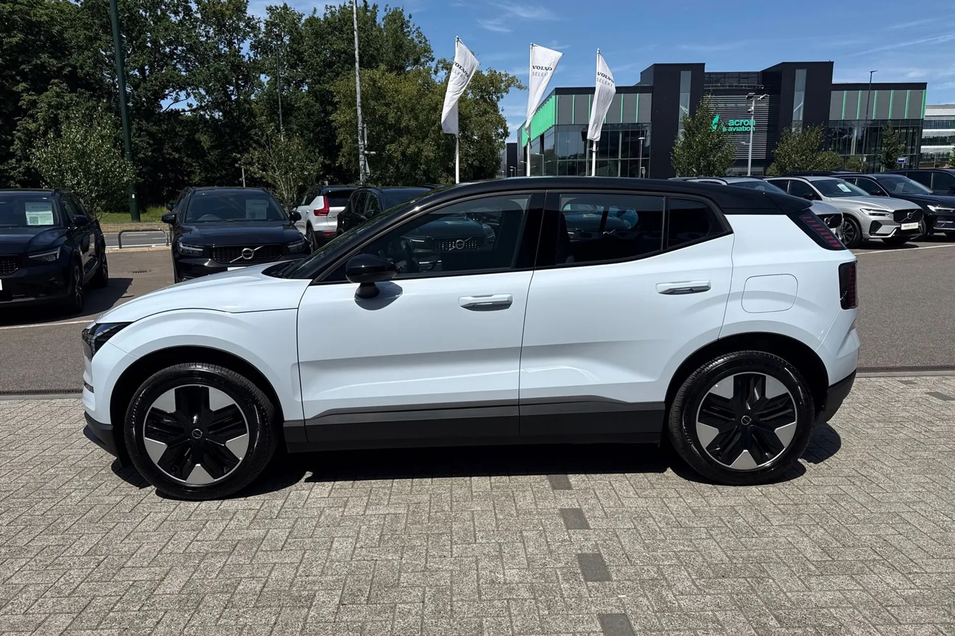 Volvo EX30 thumbnail image number 11