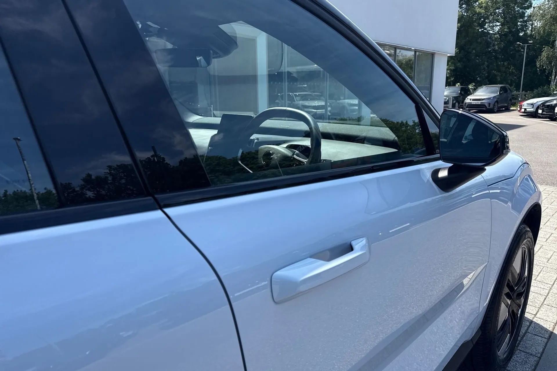 Volvo EX30 thumbnail image number 17