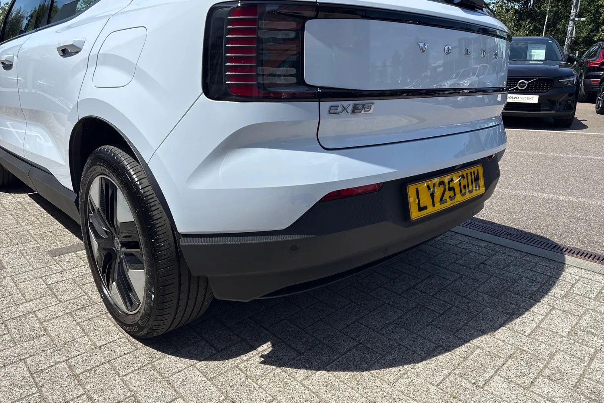 Volvo EX30 thumbnail image number 18
