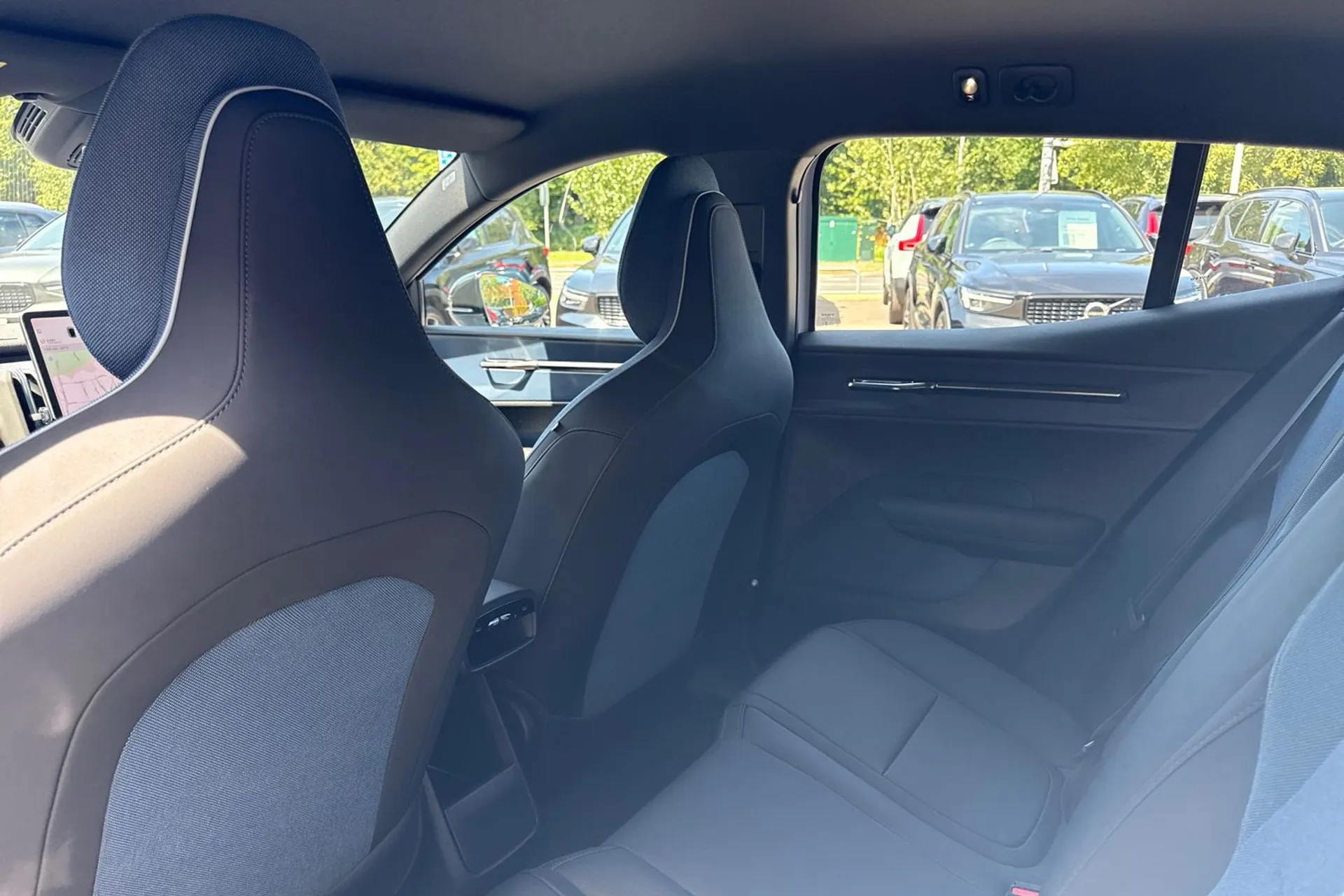 Volvo EX30 thumbnail image number 31