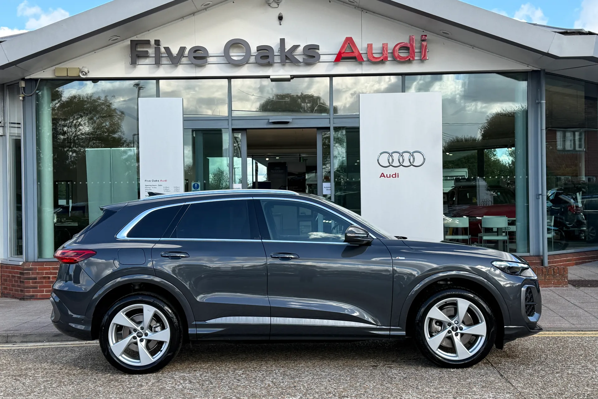 Audi Q5 thumbnail image number 2