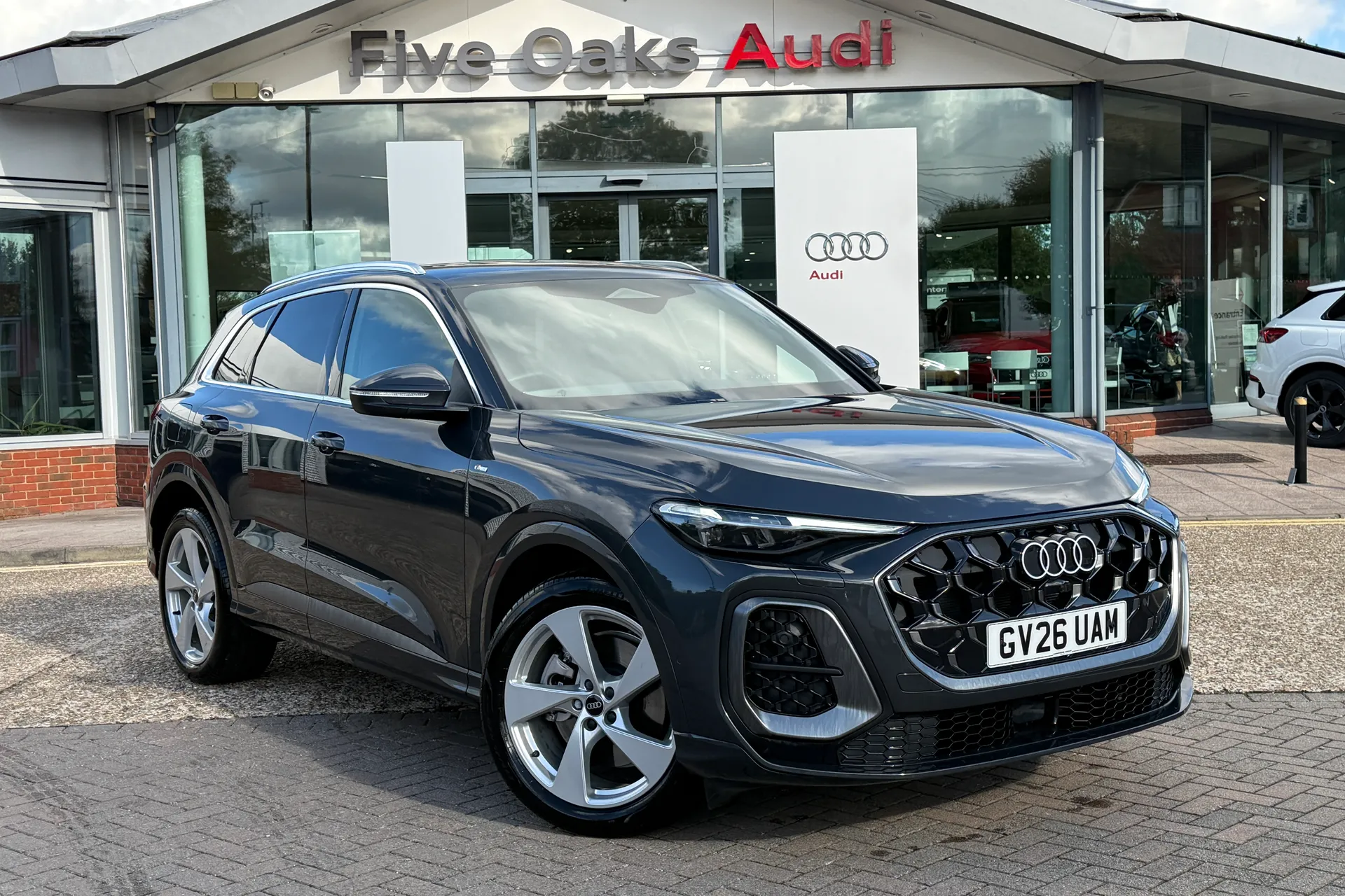 Audi Q5 focused image