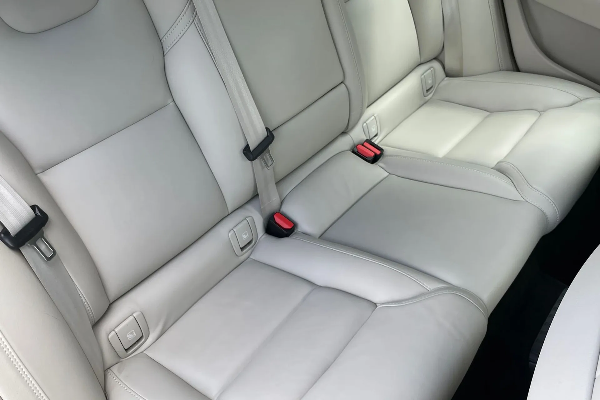Volvo S90 thumbnail image number 24