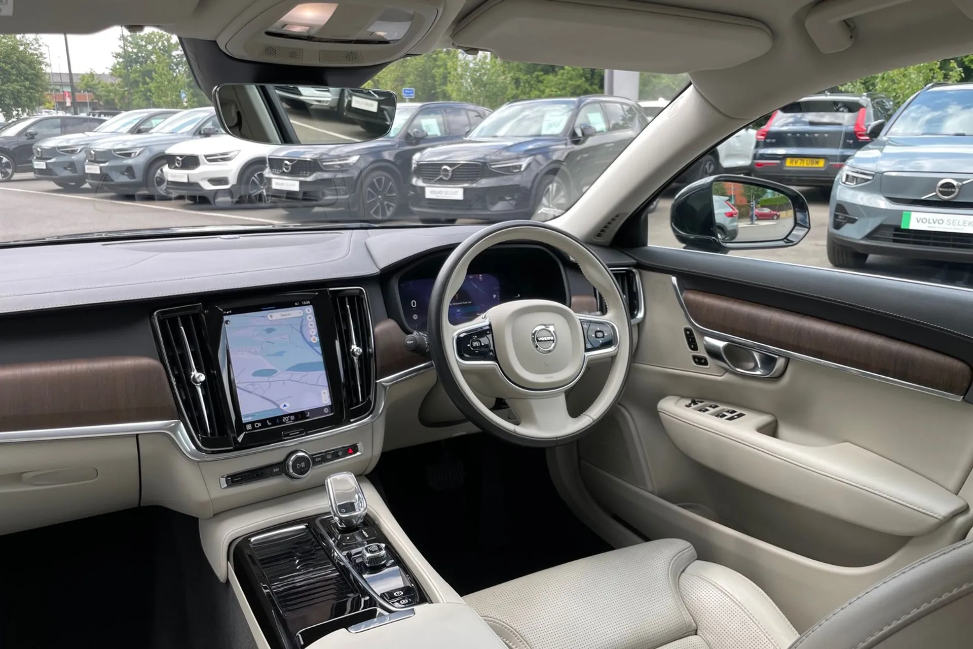 Volvo S90 thumbnail image number 32