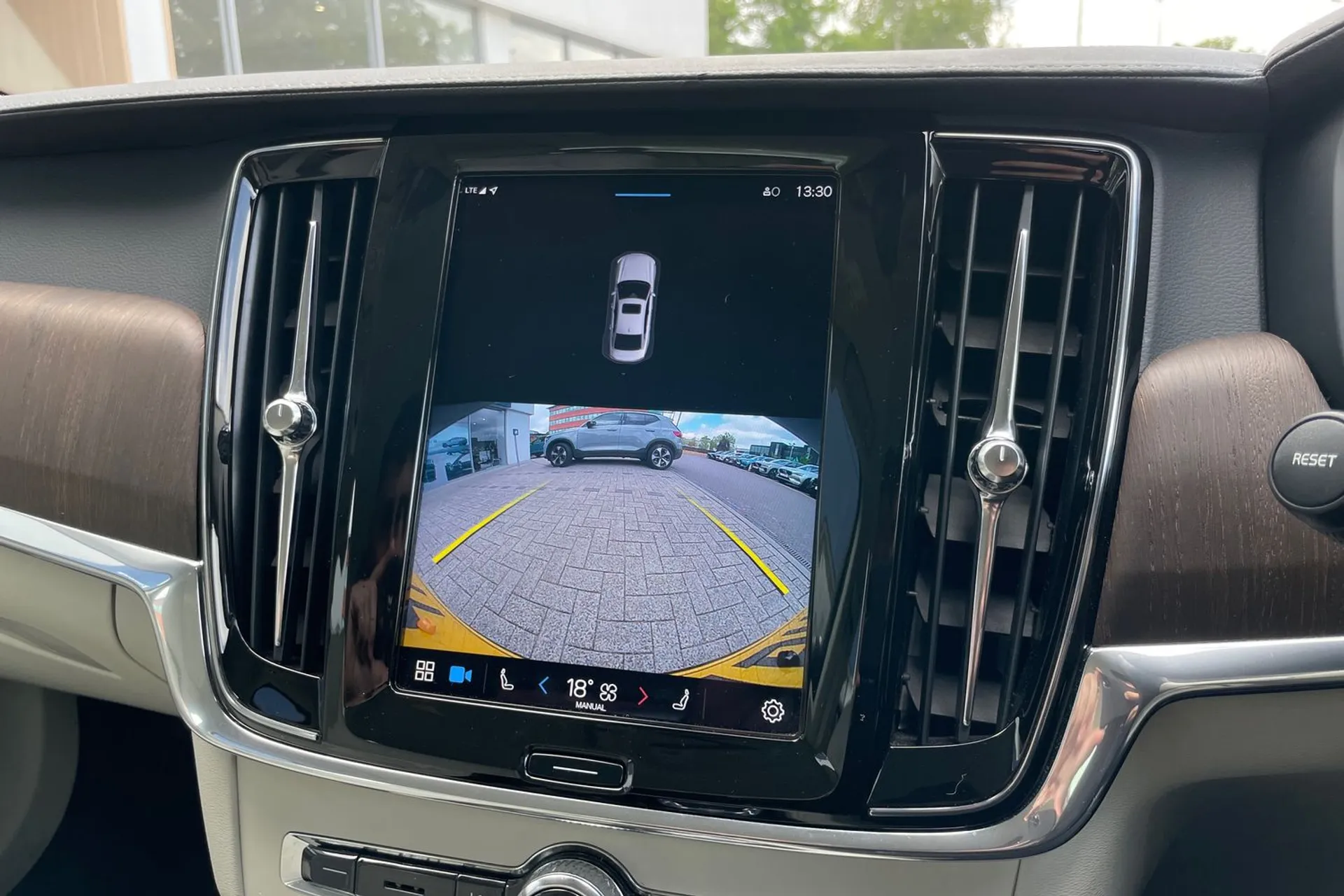 Volvo S90 thumbnail image number 4