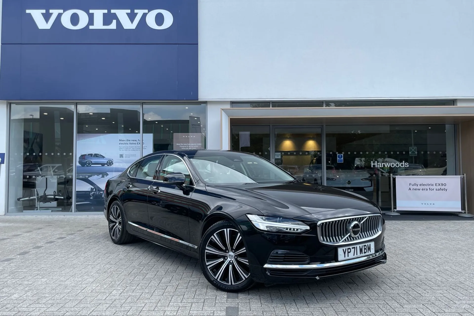Volvo S90 focused image