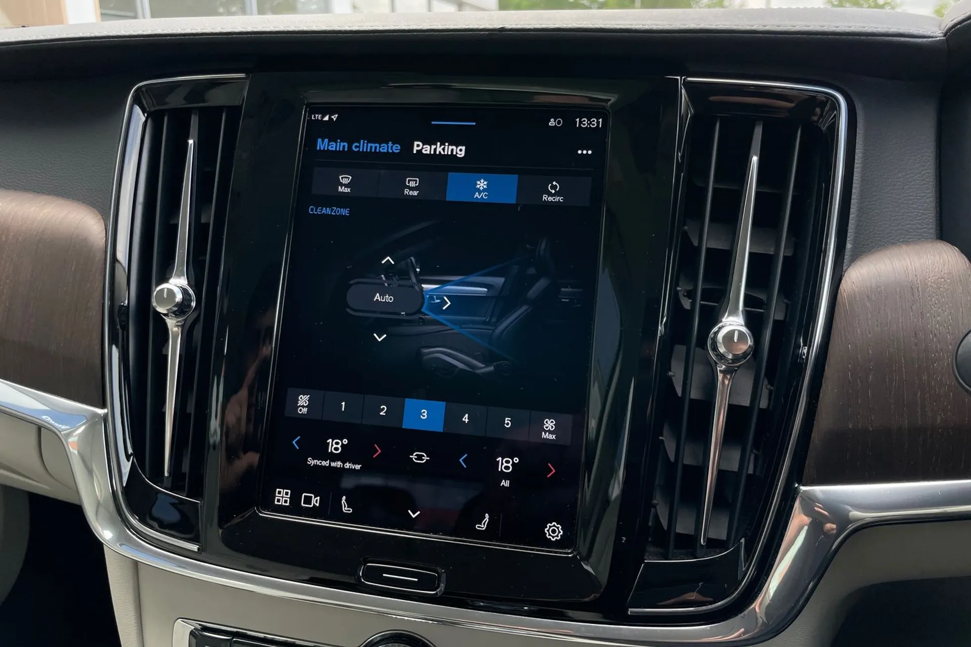 Volvo S90 thumbnail image number 38