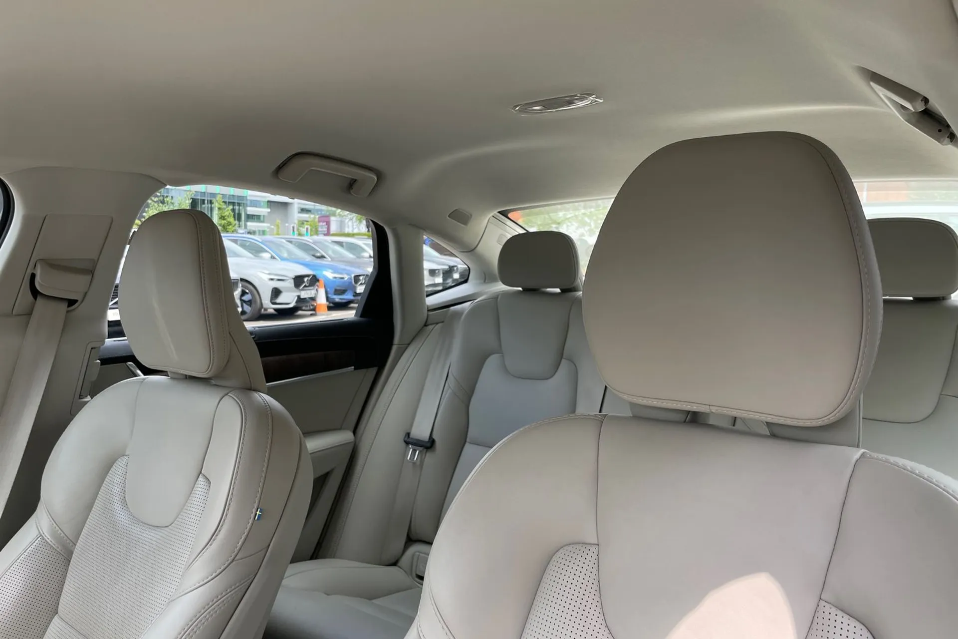 Volvo S90 thumbnail image number 28