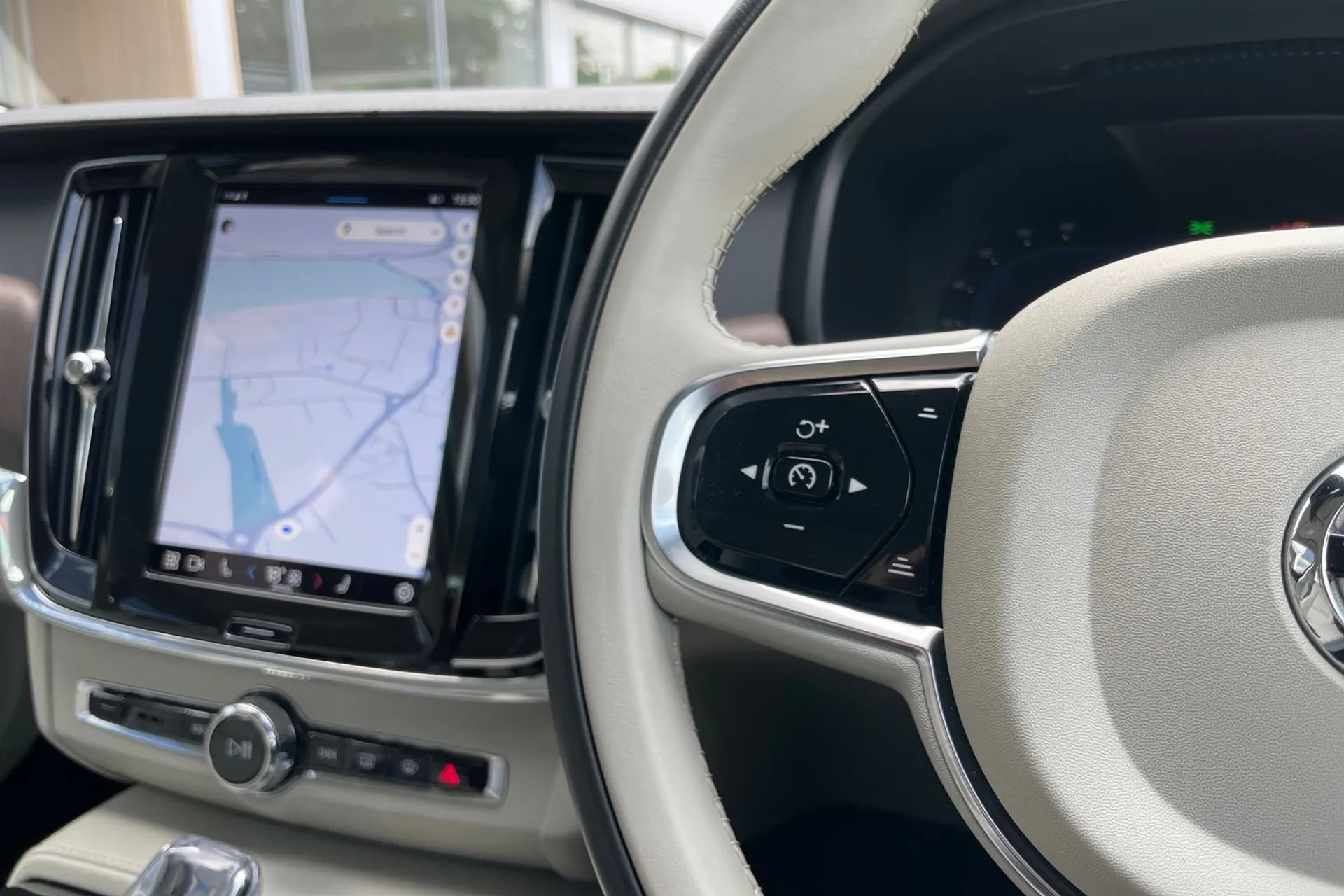 Volvo S90 thumbnail image number 35